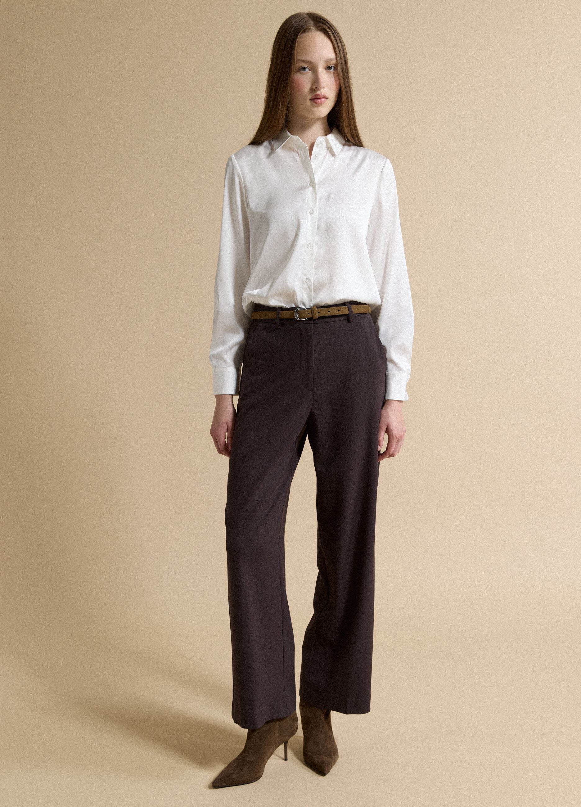 White stretch-fabric shirt with classic collar, regular fit