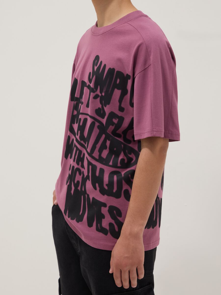 T-shirt viola in puro cotone da ragazzo oversize fit con stampa_2
