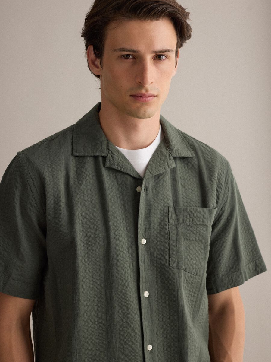 Green short-sleeve pure organic cotton shirt with bowling collar, regular fit_2