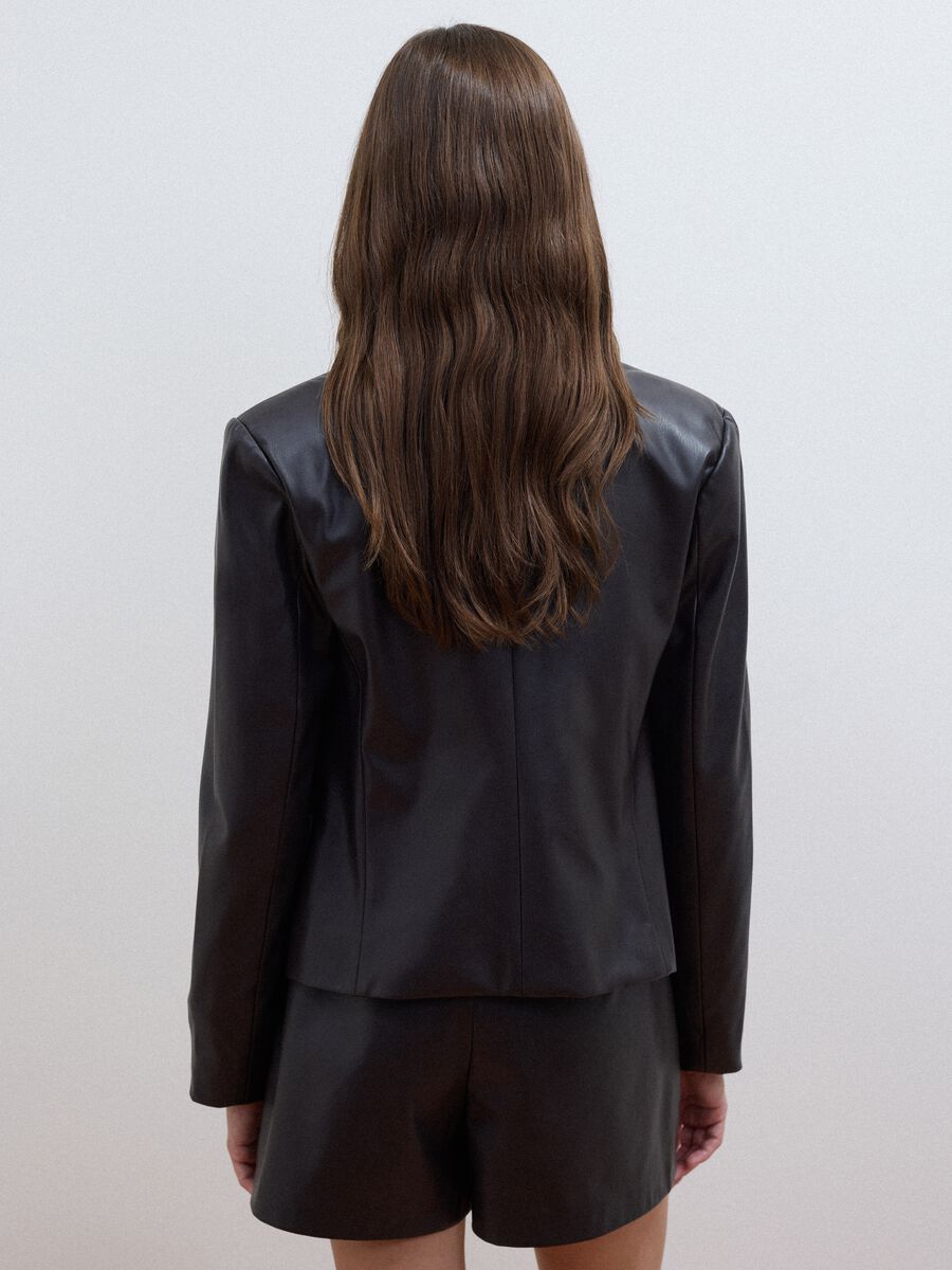 Black slim-fit blazer with classic lapels_3