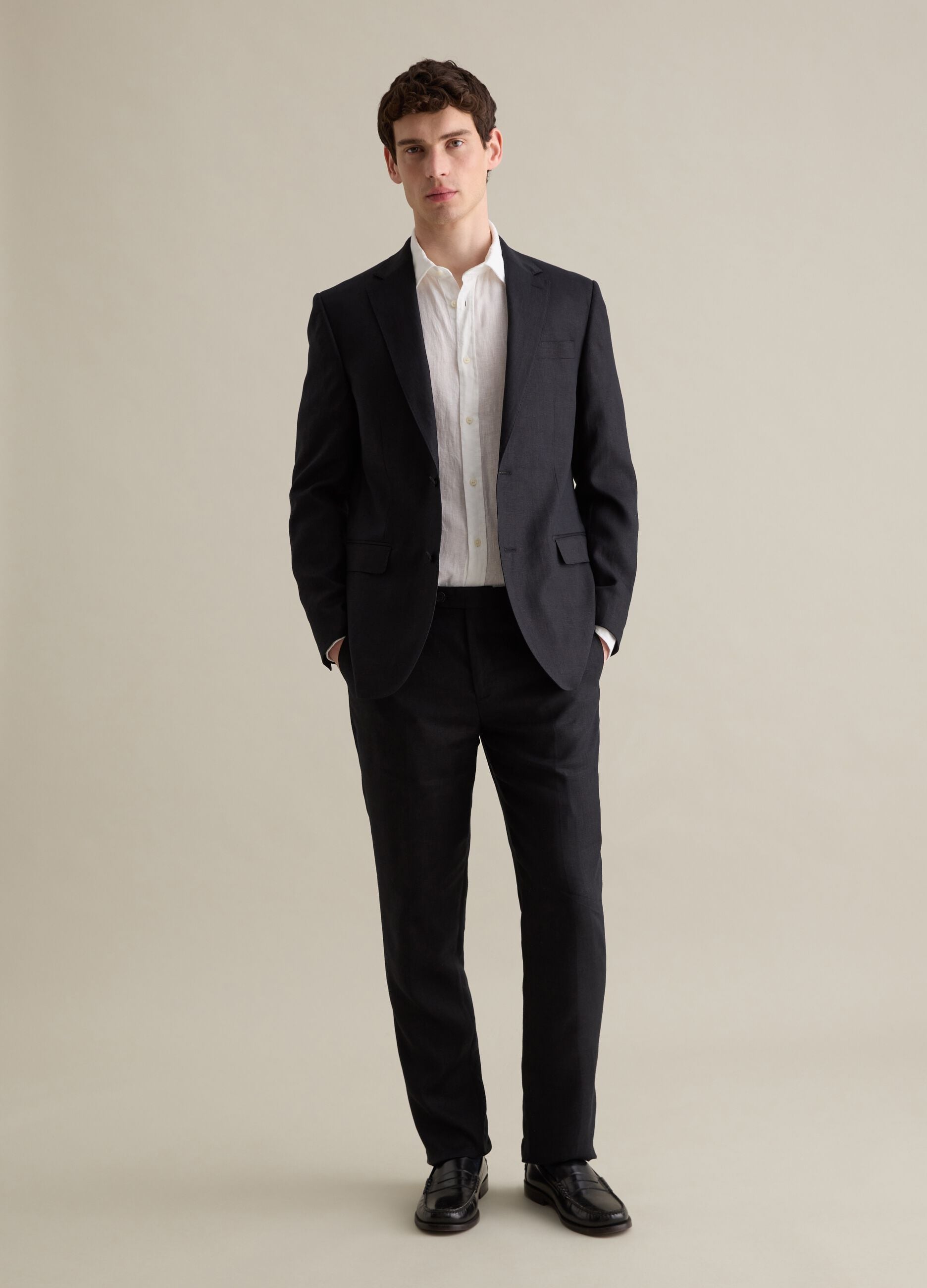 Contemporary regular-fit single-breasted blazer in linen