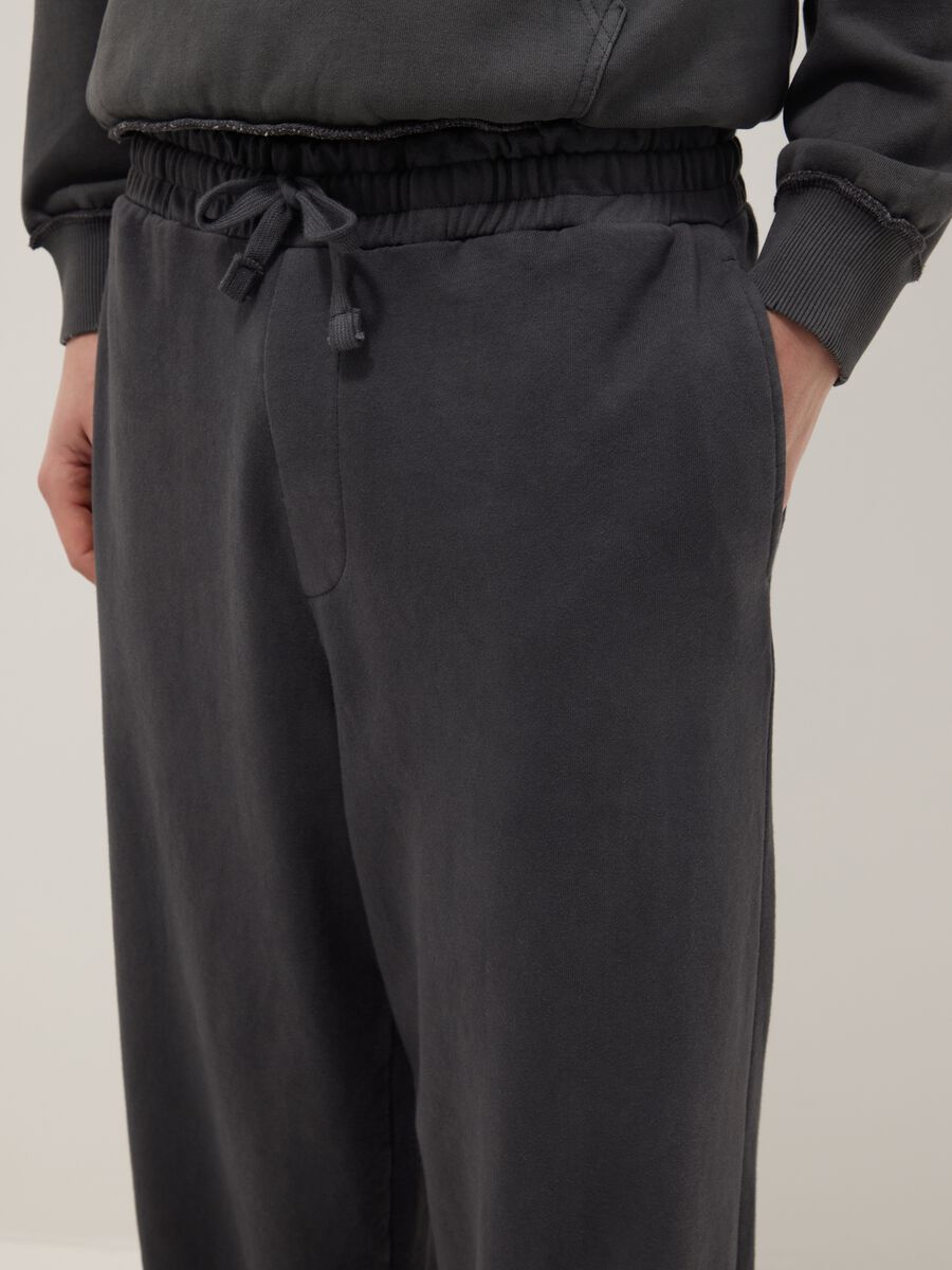 Pantaloni jogger grigi in misto cotone oversize fit_3