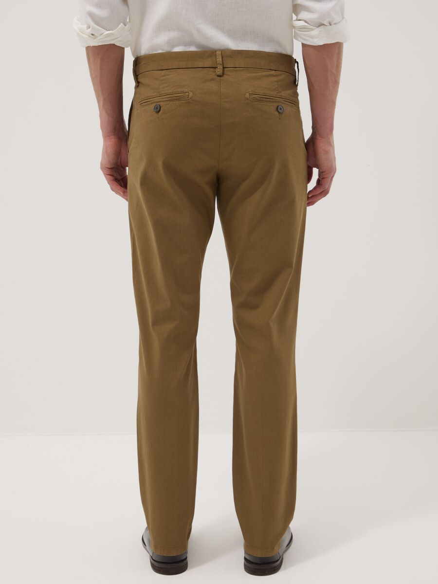 Pantaloni chino marroni in cotone elasticizzato slim fit_2