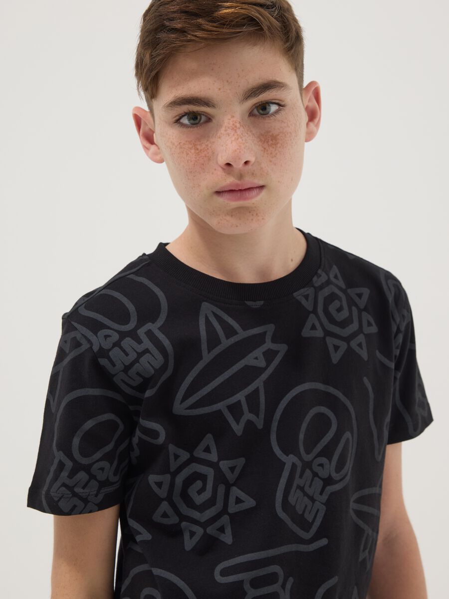 T-shirt nera a maniche corte in puro cotone_2