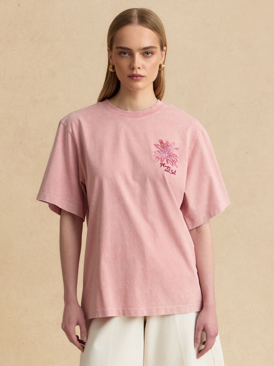 T-shirt rosa in puro cotone regular fit con ricamo e perline_1