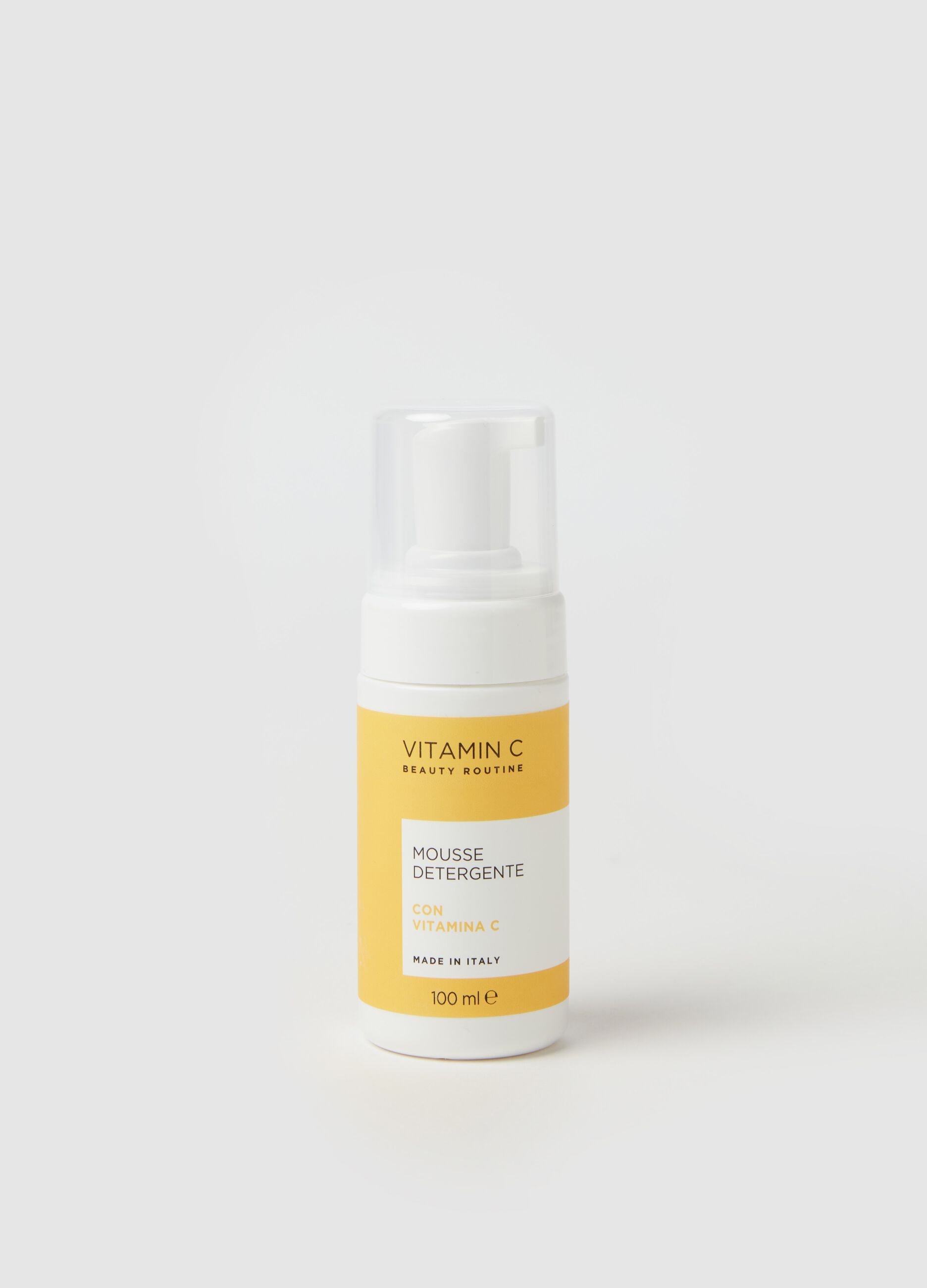 Cleansing mousse with vitamin C