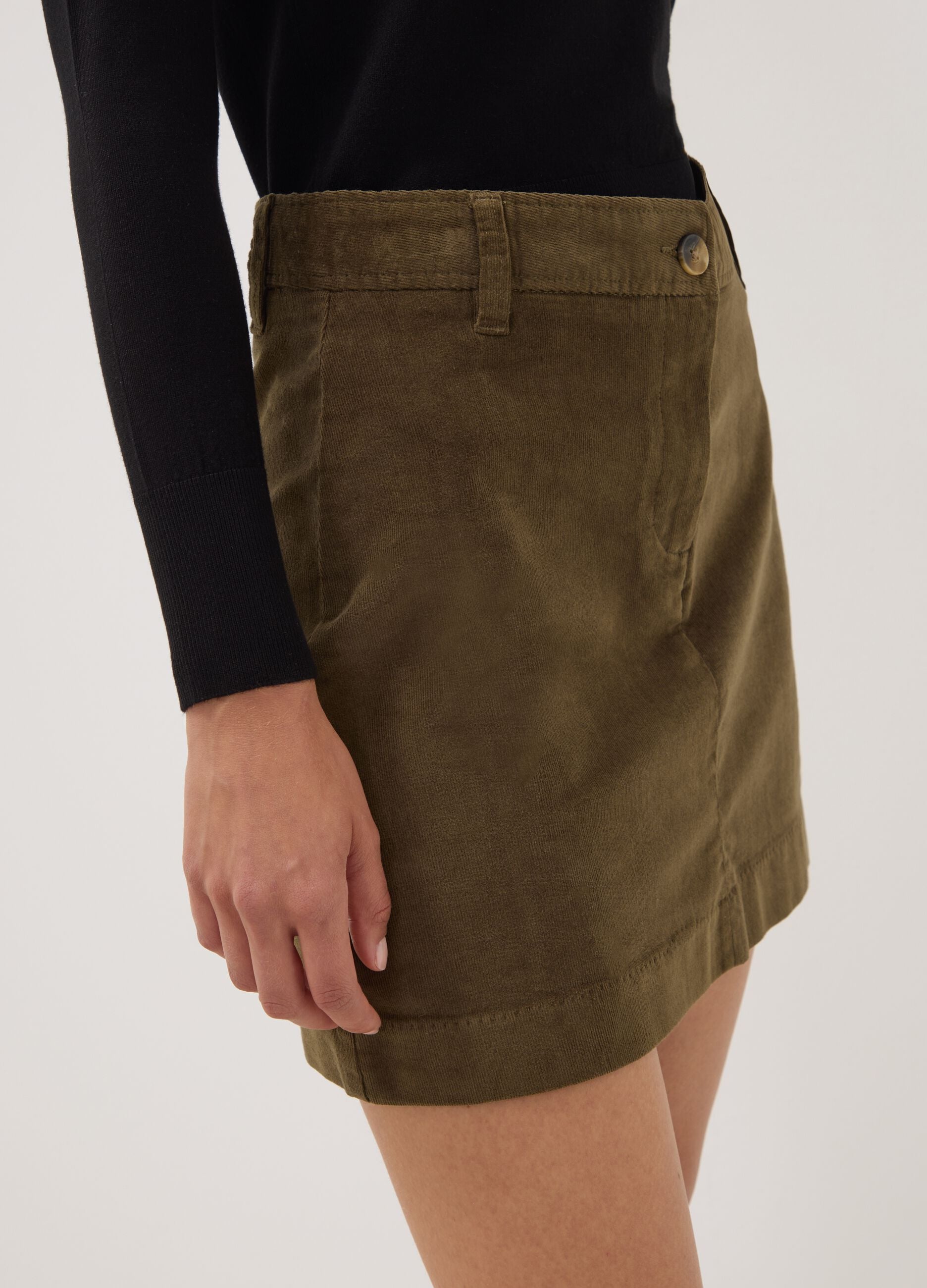 Short green ribbed stretch-cotton skirt