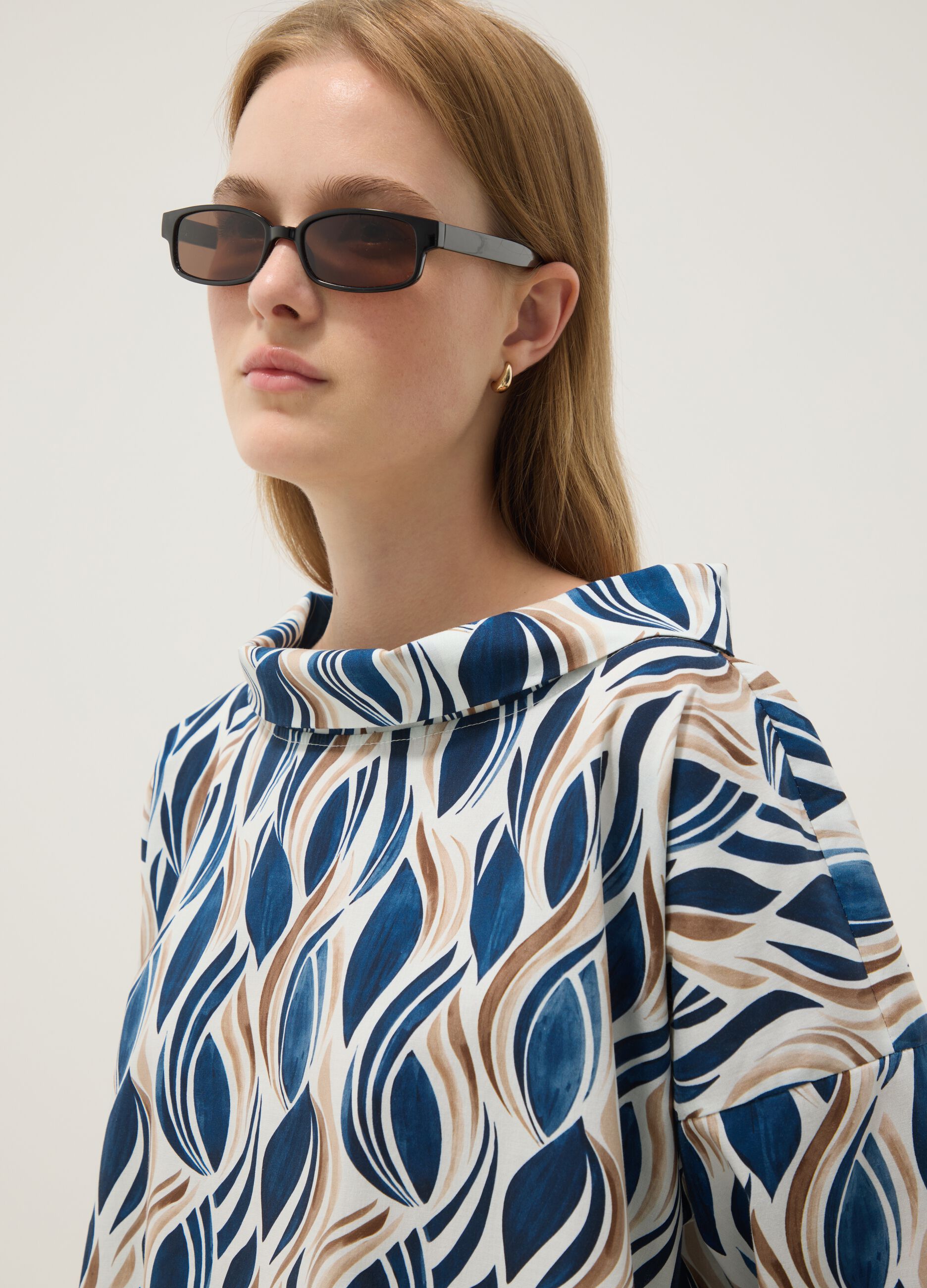 Multicoloured stretch cotton top with soft collar