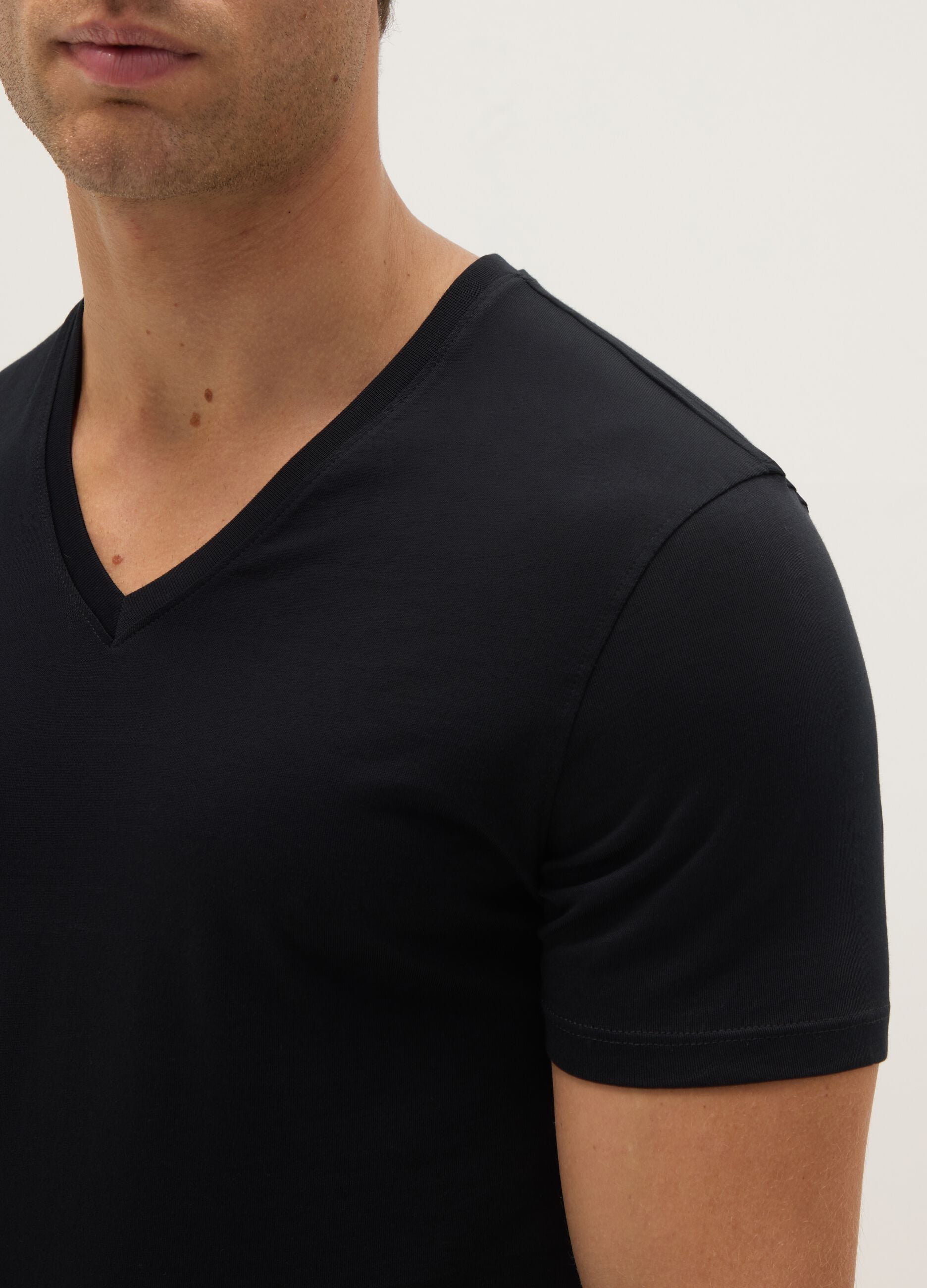 Black pure cotton V-neck regular fit T-shirt