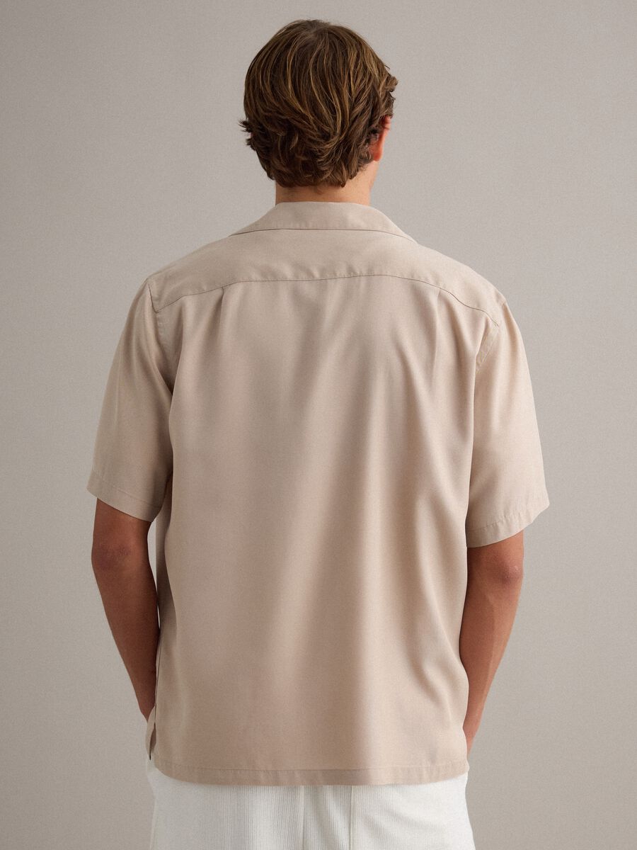 Beige pure-viscose shirt with bowling collar_3