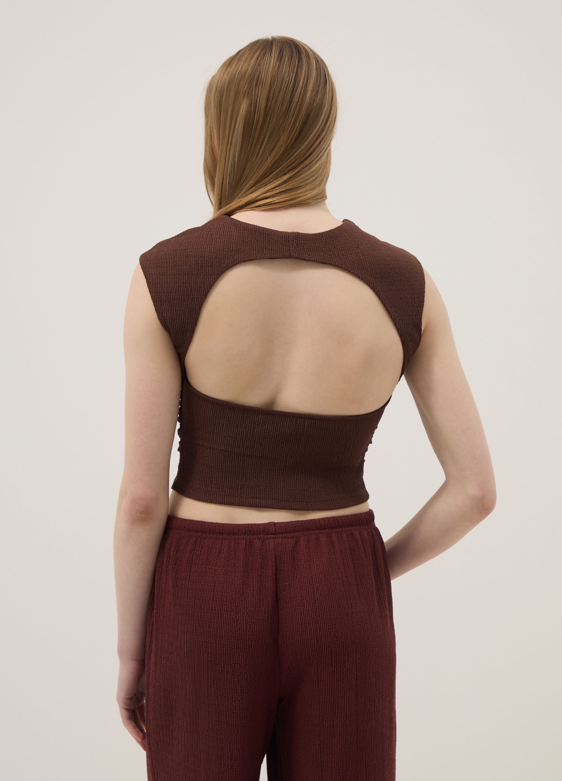 Brown stretch sleeveless top, regular fit