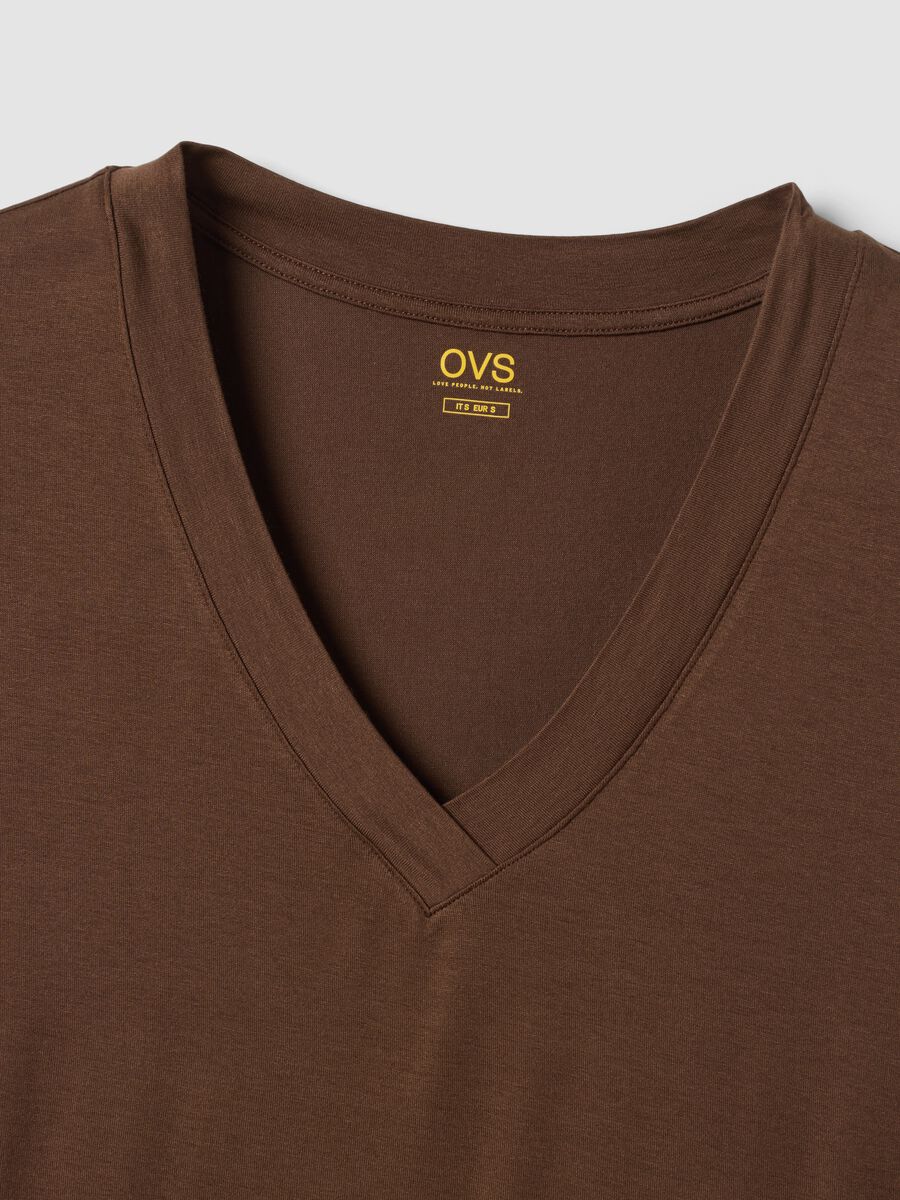Brown stretch viscose V-neck T-shirt_5