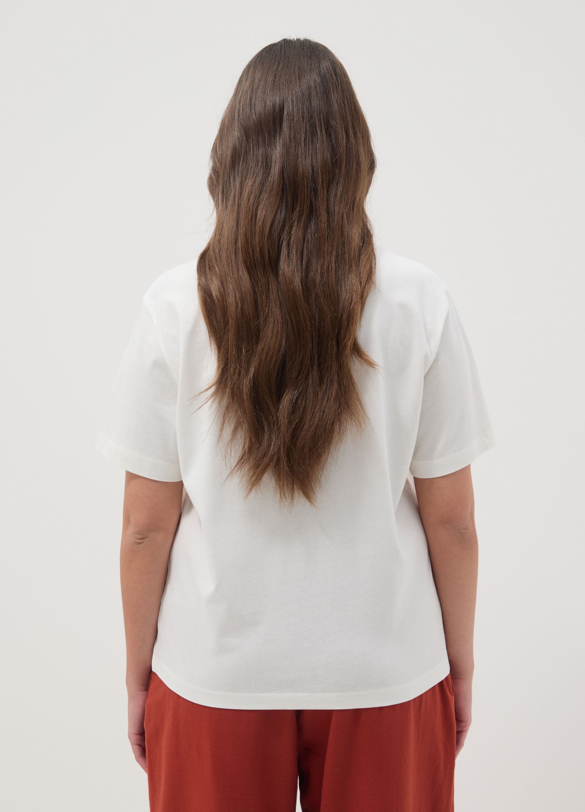 Regular fit pure white cotton T-shirt with appliqued flower