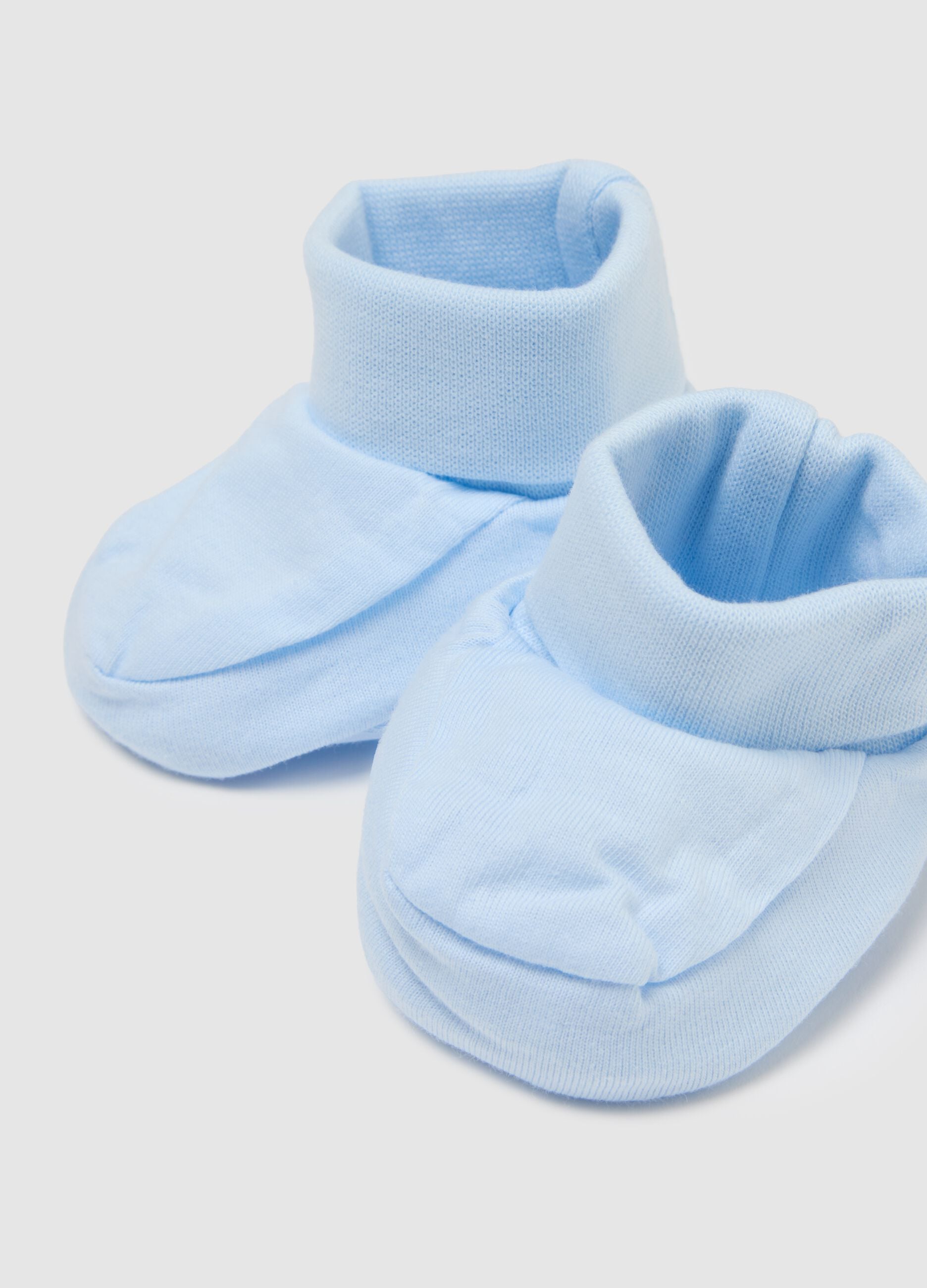 Multicolour baby hat and shoes set in pure cotton