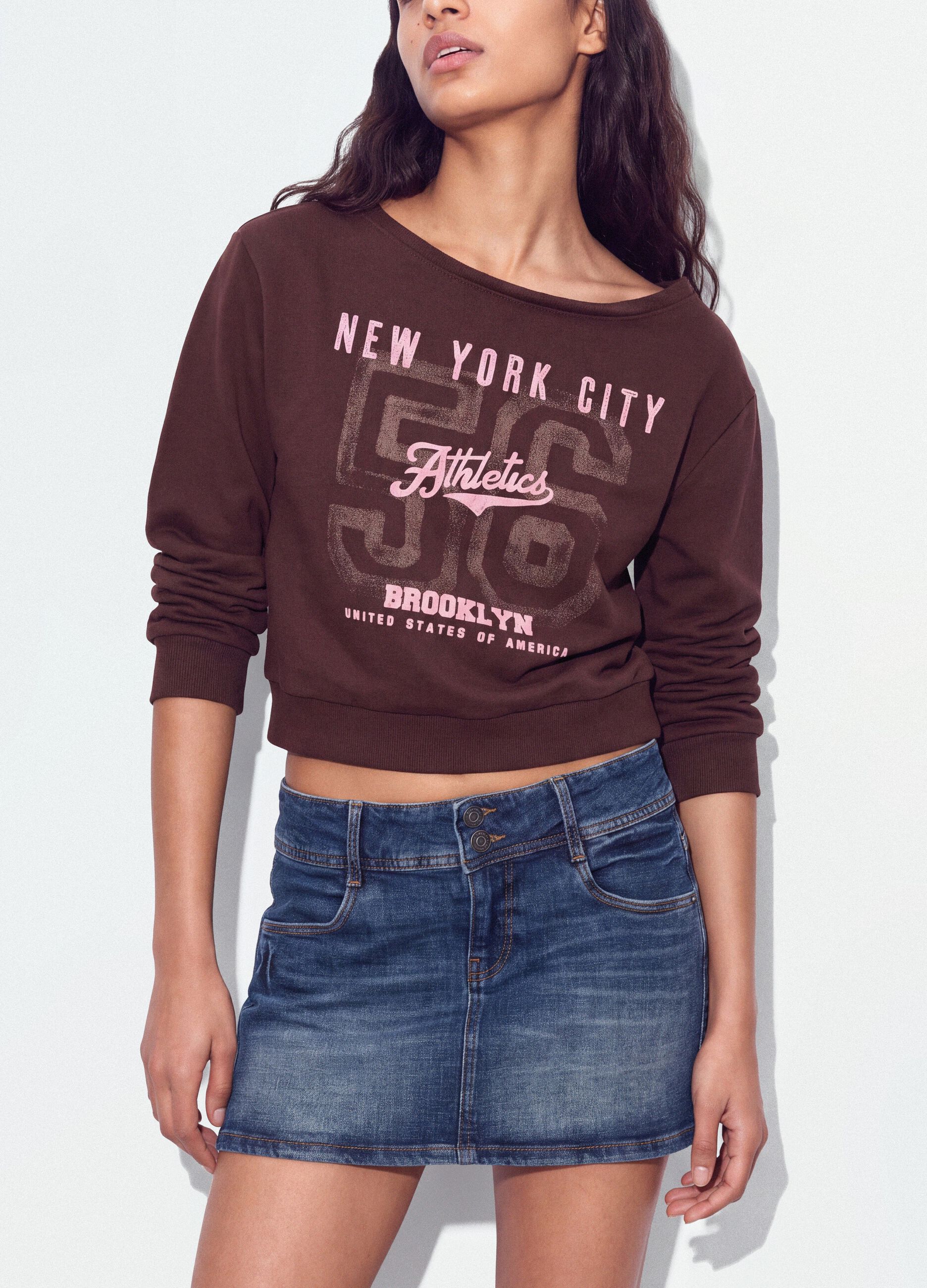 Brown cotton-blend sweatshirt with wide neckline, regular fit