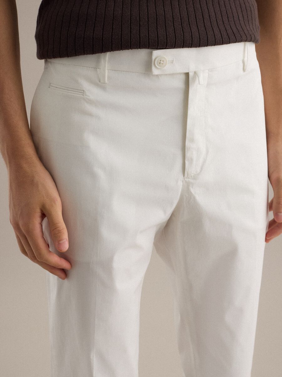 Pantaloni in cotone elasticizzato bianchi regular fit_3