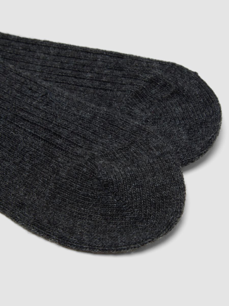 Calzini grigi a costine in lana, viscosa e cashmere elasticizzato_1