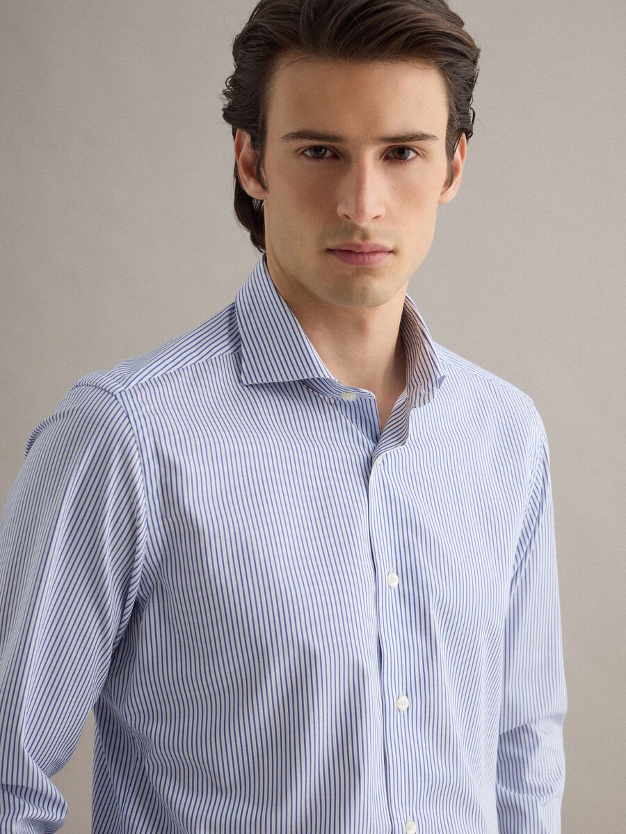 Camicia in puro cotone a righe bianche e blu slim fit_0