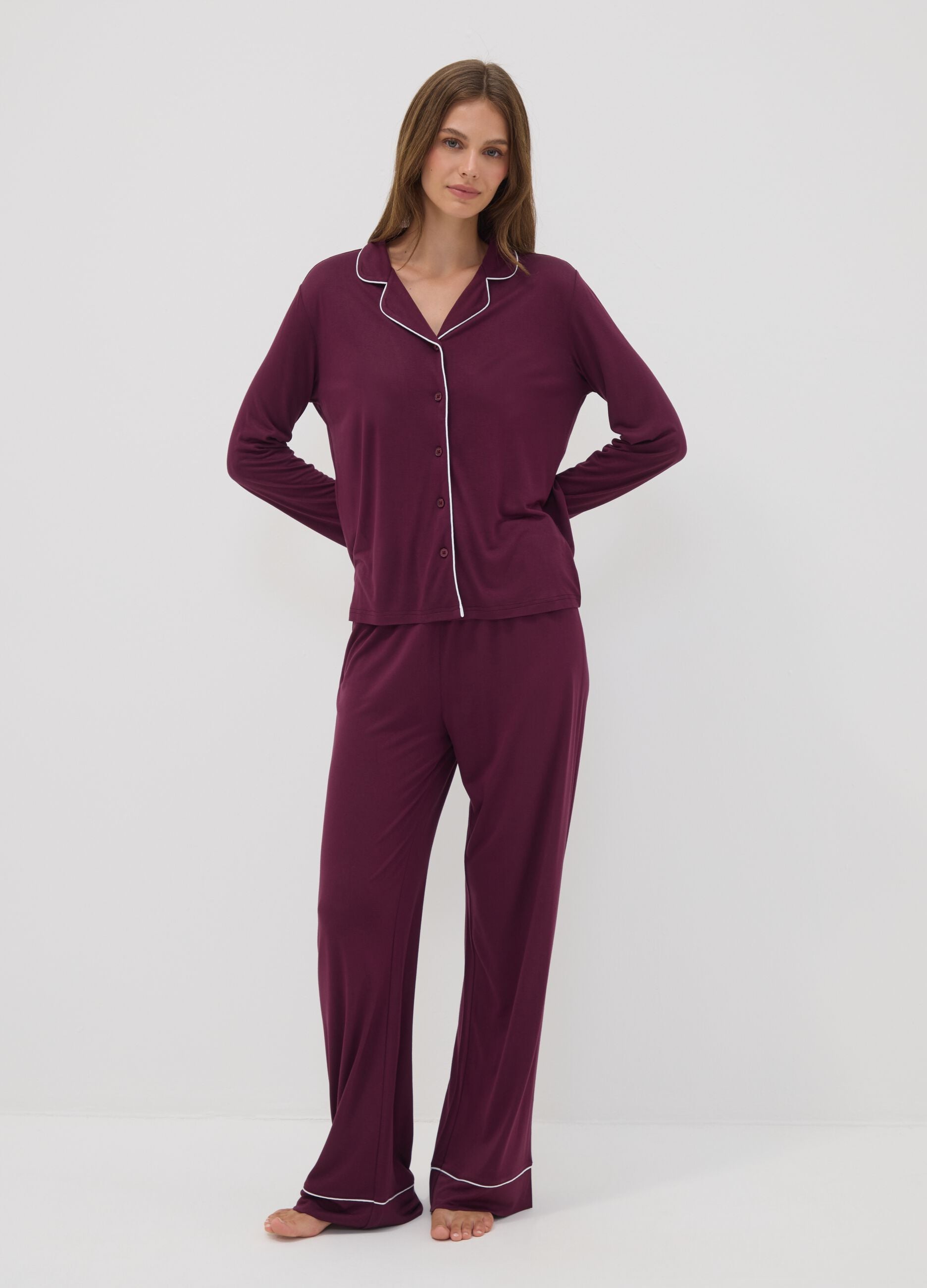 Purple pure viscose pyjamas with V-neck and contrast piping