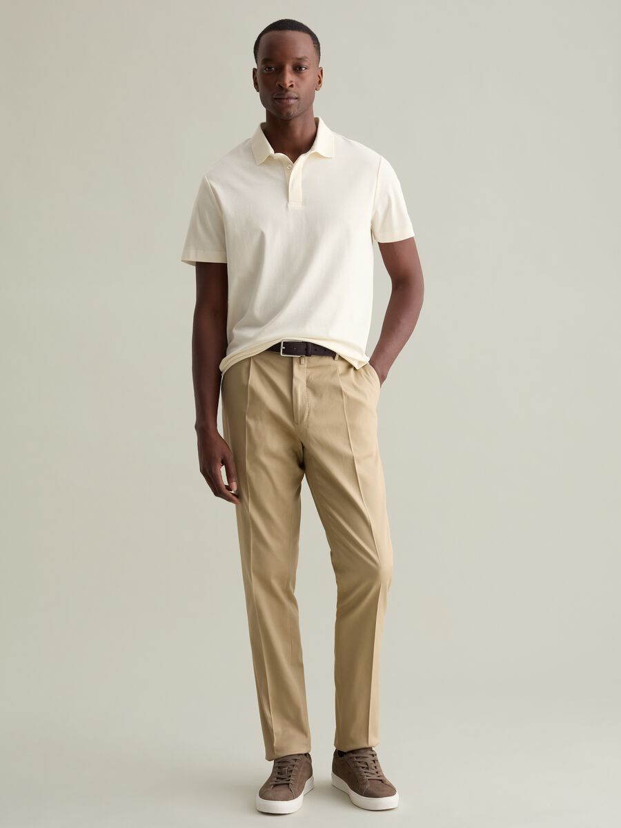 Contemporary chino trousers with darts_0