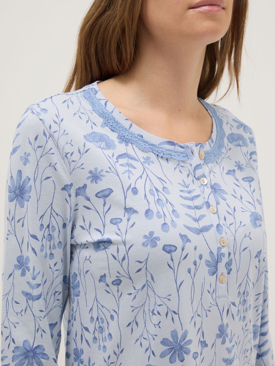 Camicia da notte azzurra in puro cotone con scollo serafino_3