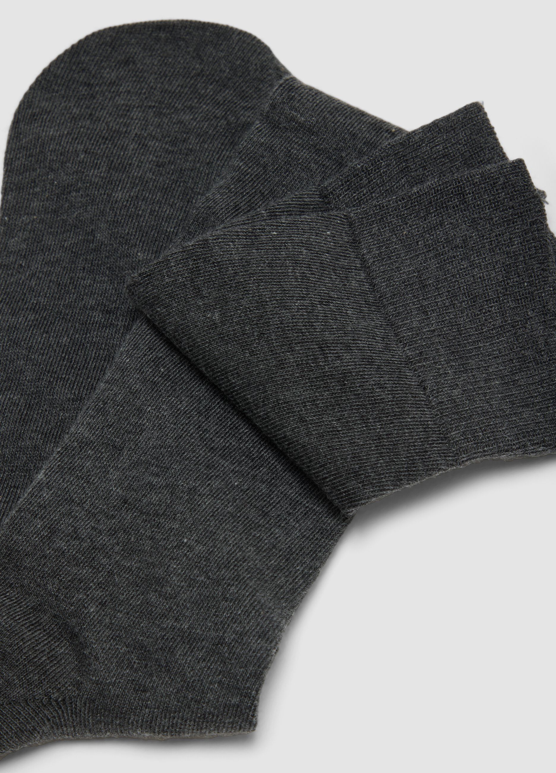 2-pack of black and grey long socks in stretch cotton