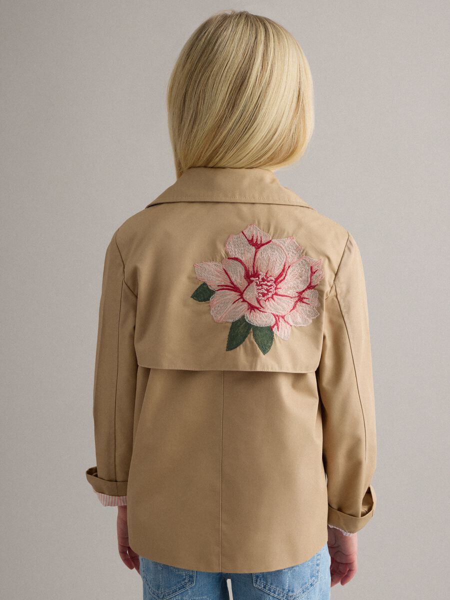 Double-breasted beige cotton blend girl's trench coat with embroidery_1