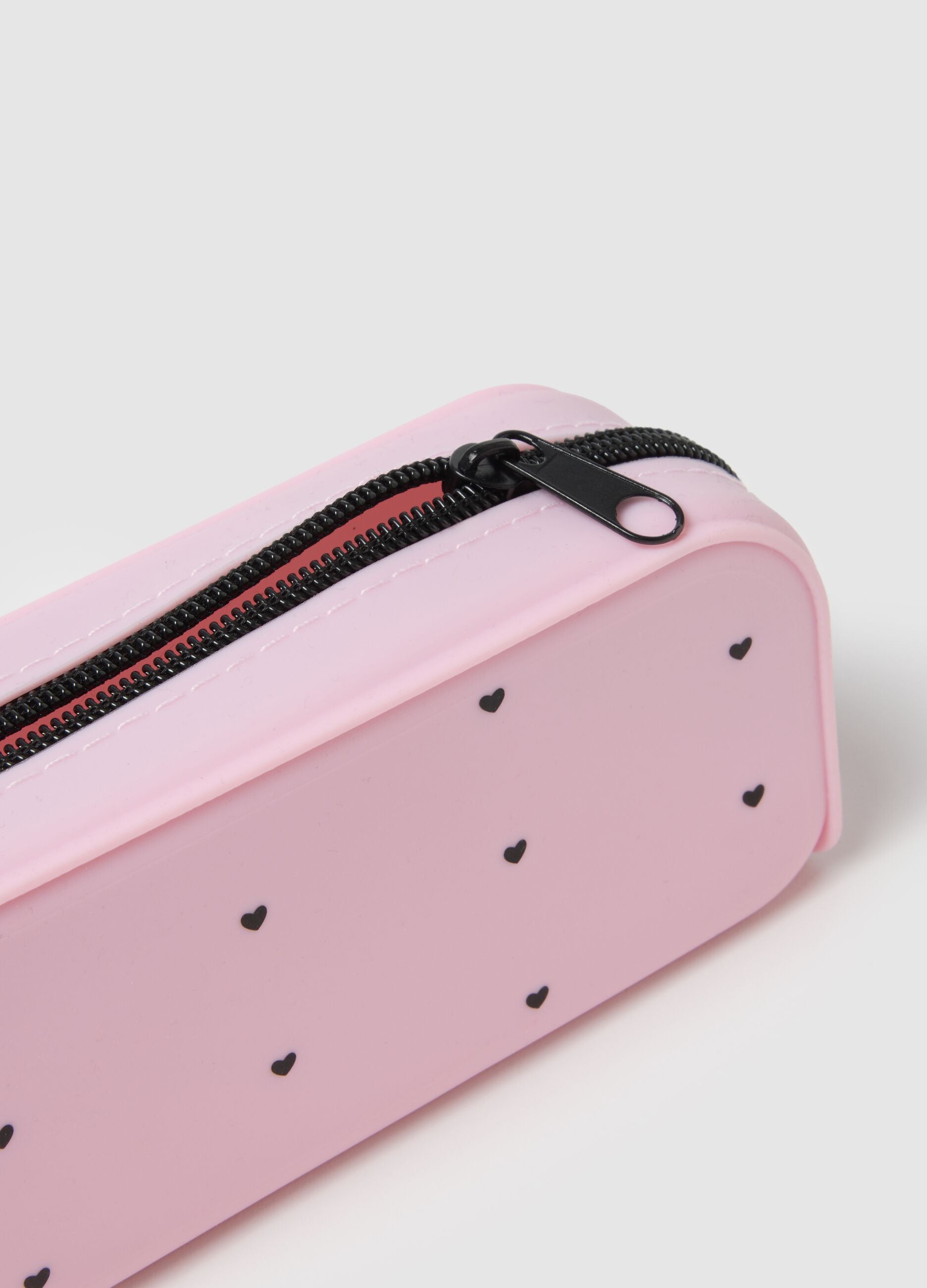 Pink silicone pouch with heart design