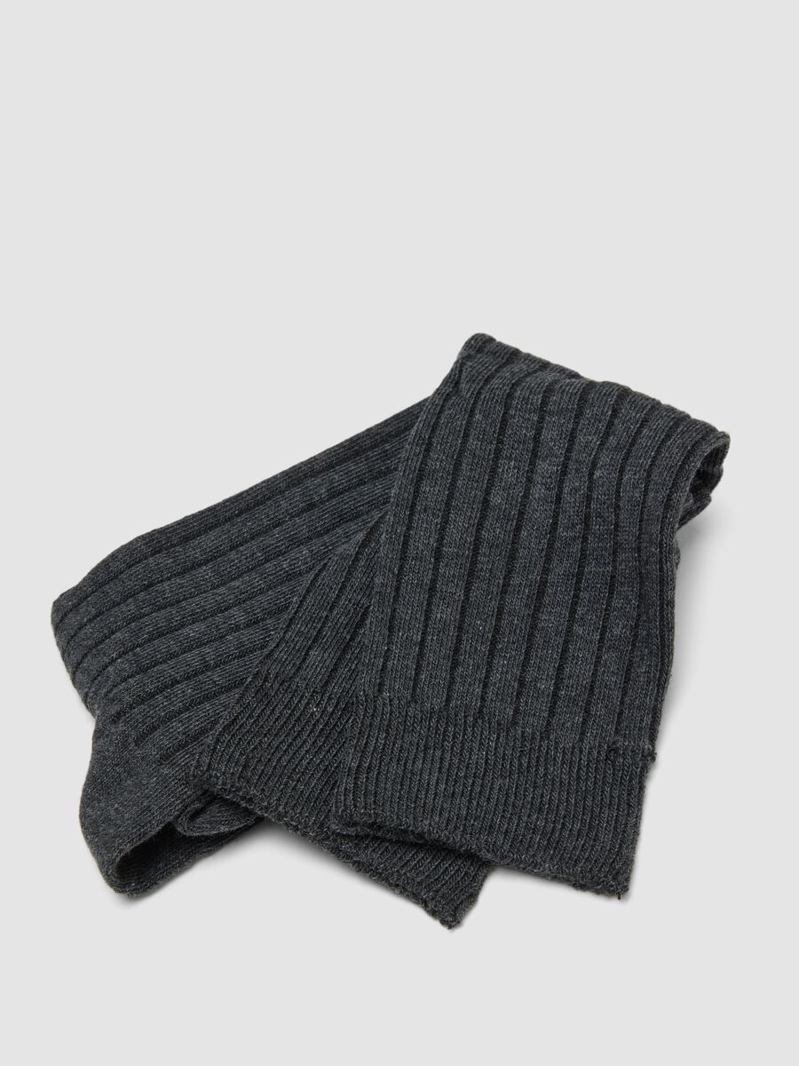 Long ribbed grey socks in pure organic cotton_2