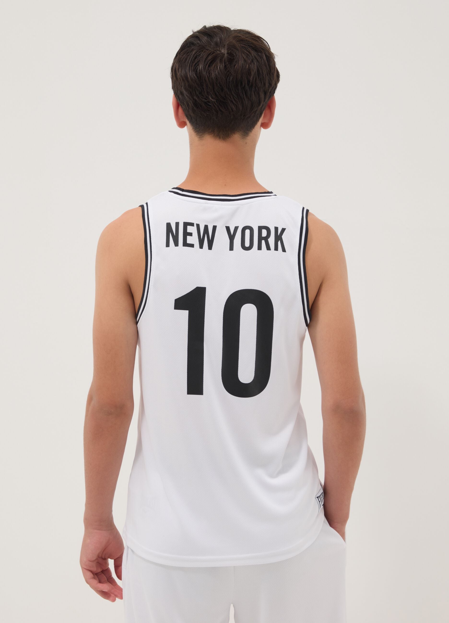 White regular-fit boys&rsquo; vest with contrast piping, oversized style