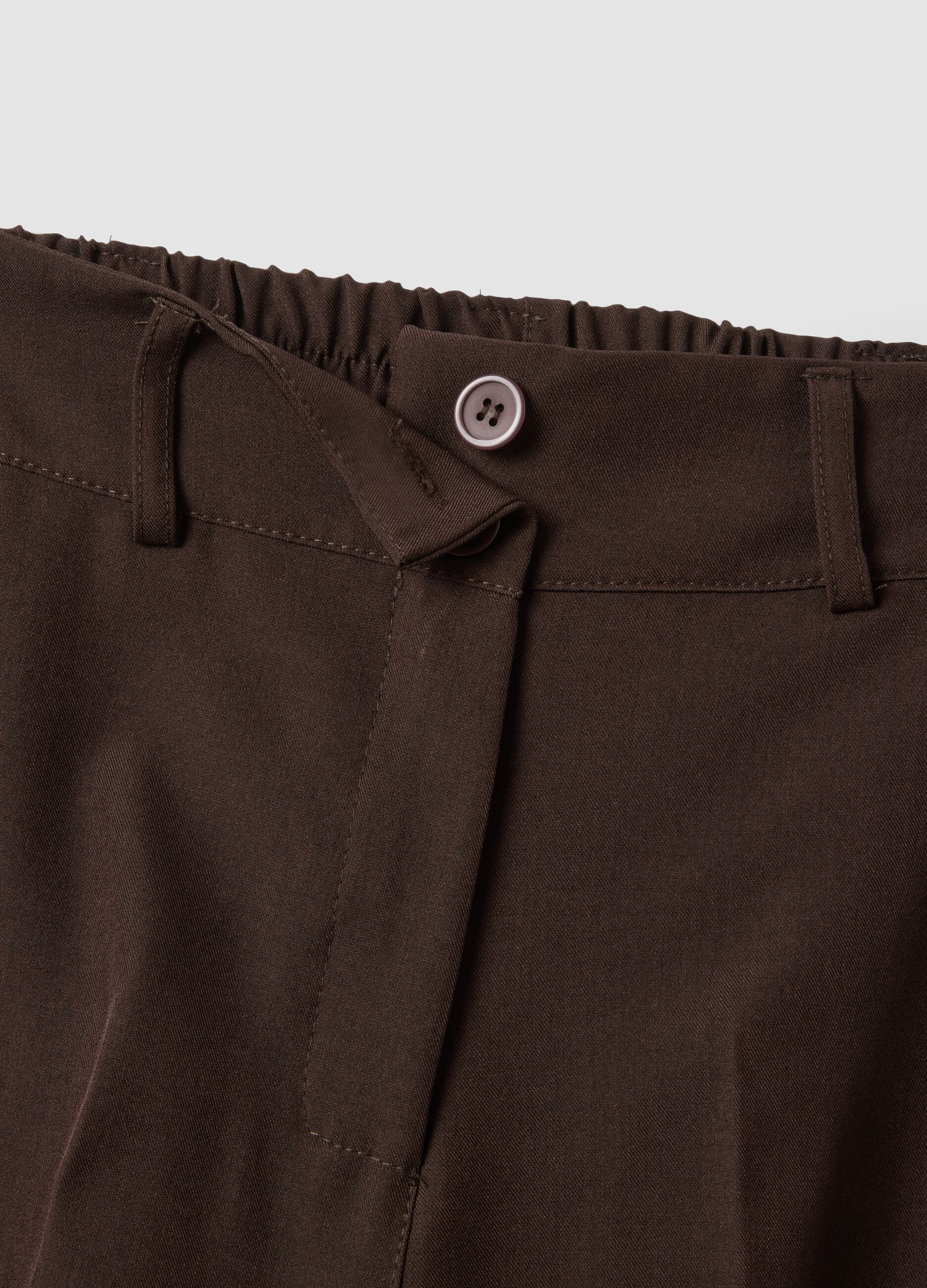 Brown cropped trousers in stretch fabric