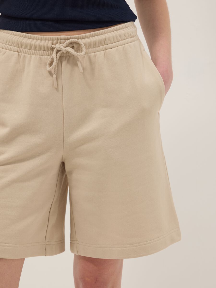 Beige cotton-blend regular-fit shorts with elasticated waist_3