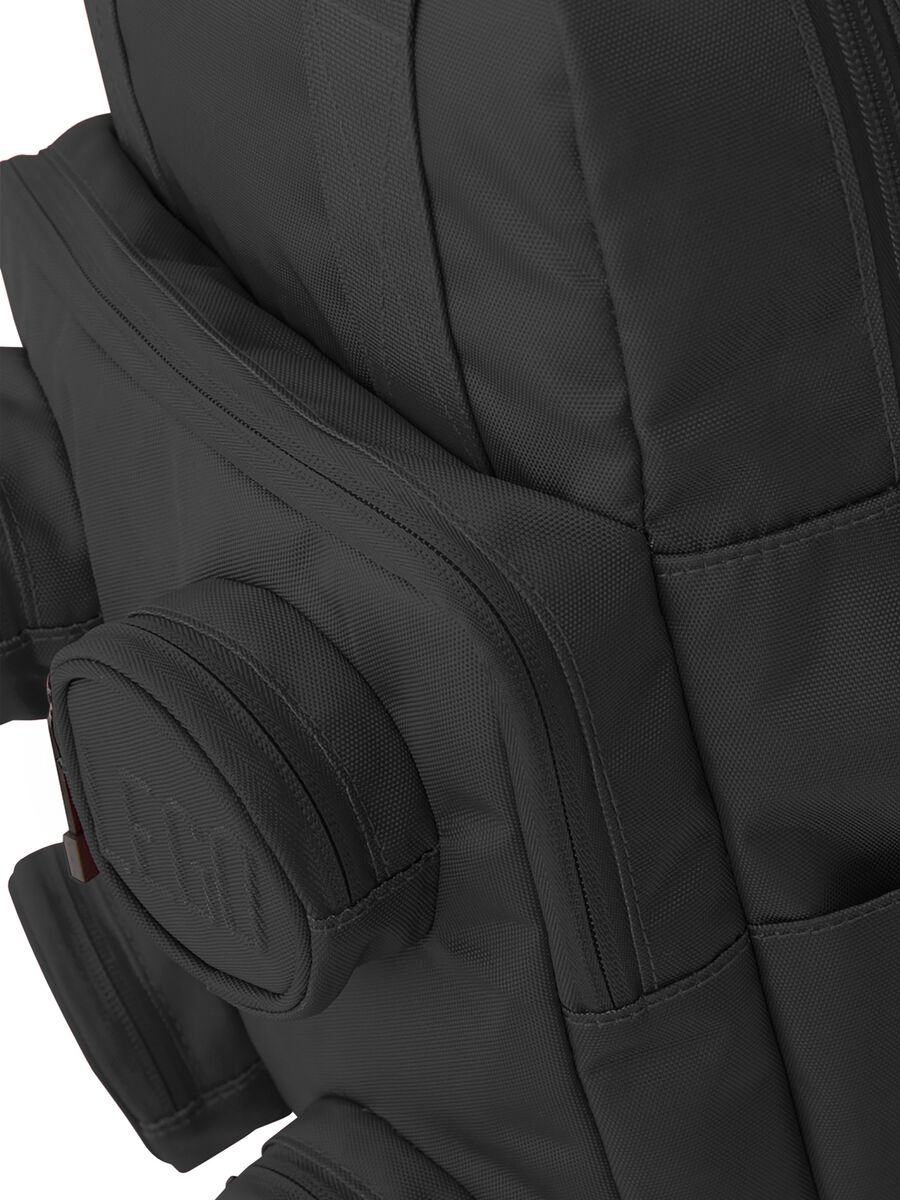 Black backpack with front pockets_5