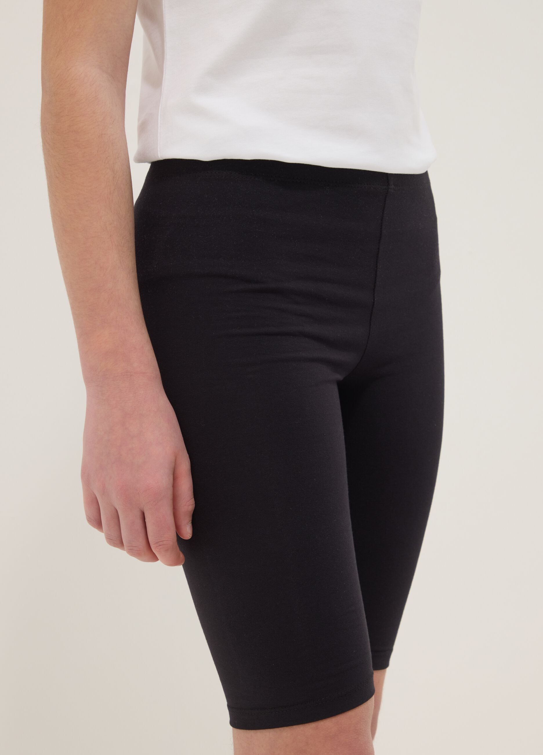 Girls&rsquo; black skinny cycling shorts in stretch cotton