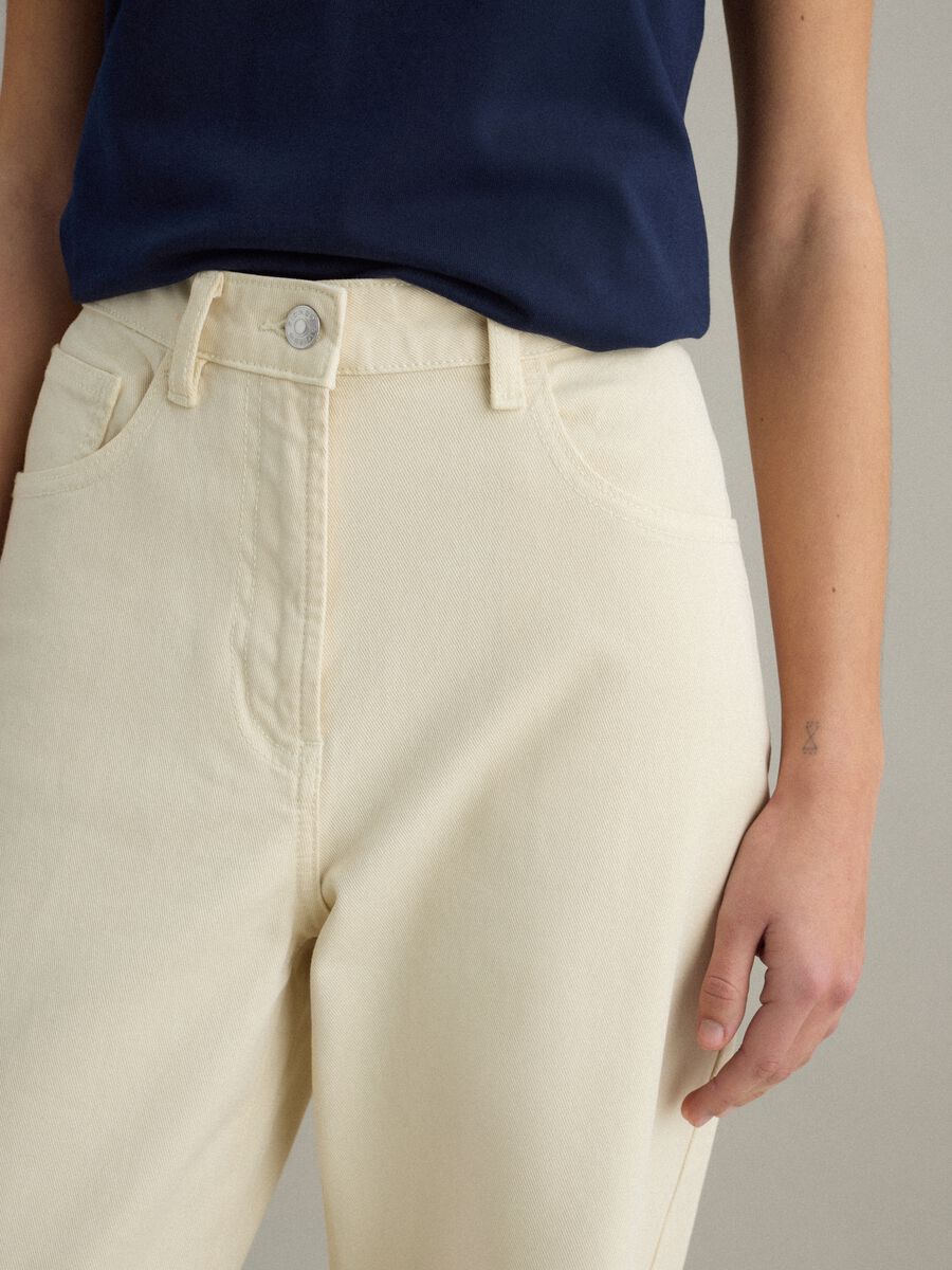 Pantaloni chino dritti in cotone elasticizzato beige_3