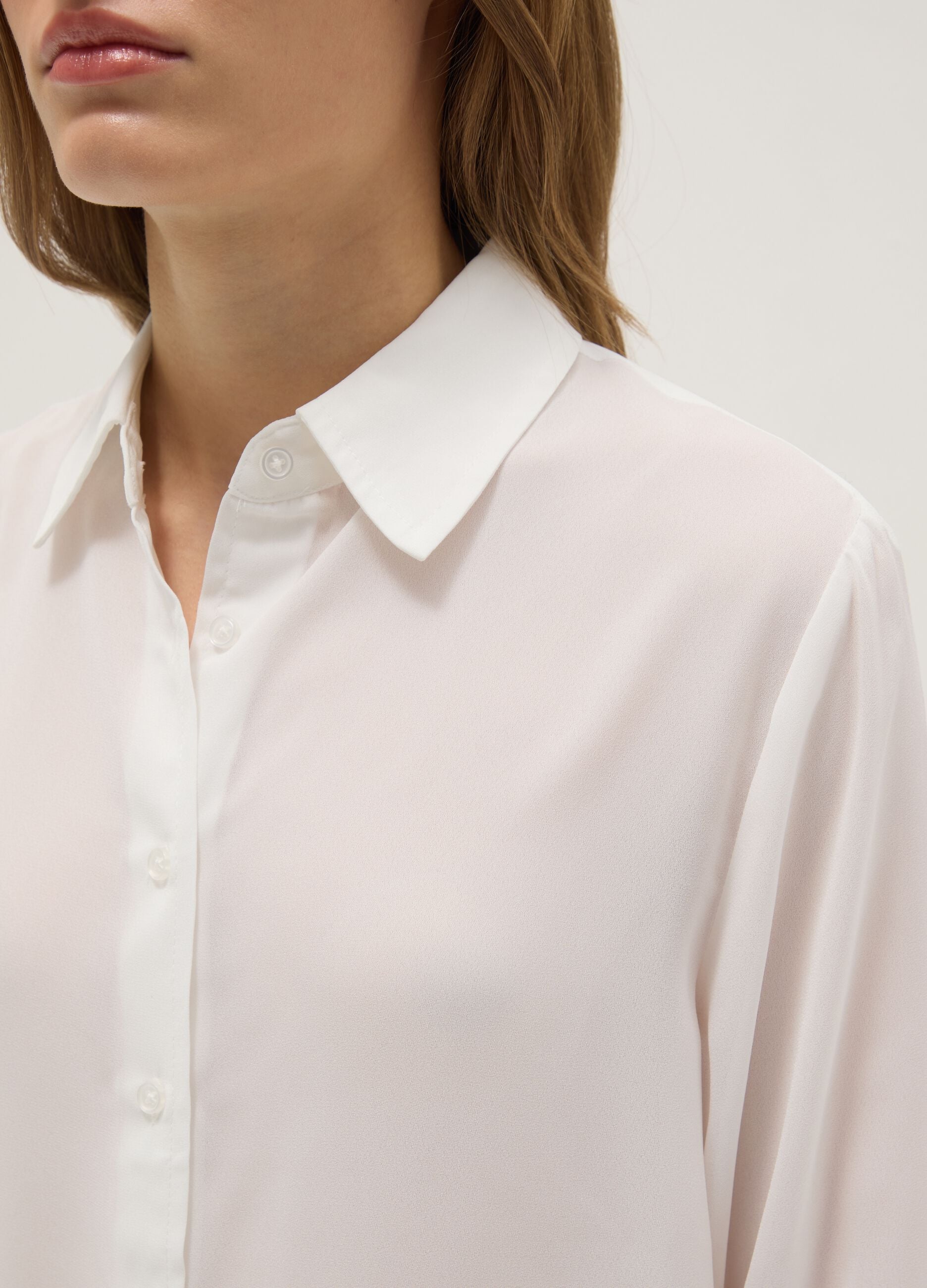 White crepe shirt with classic collar