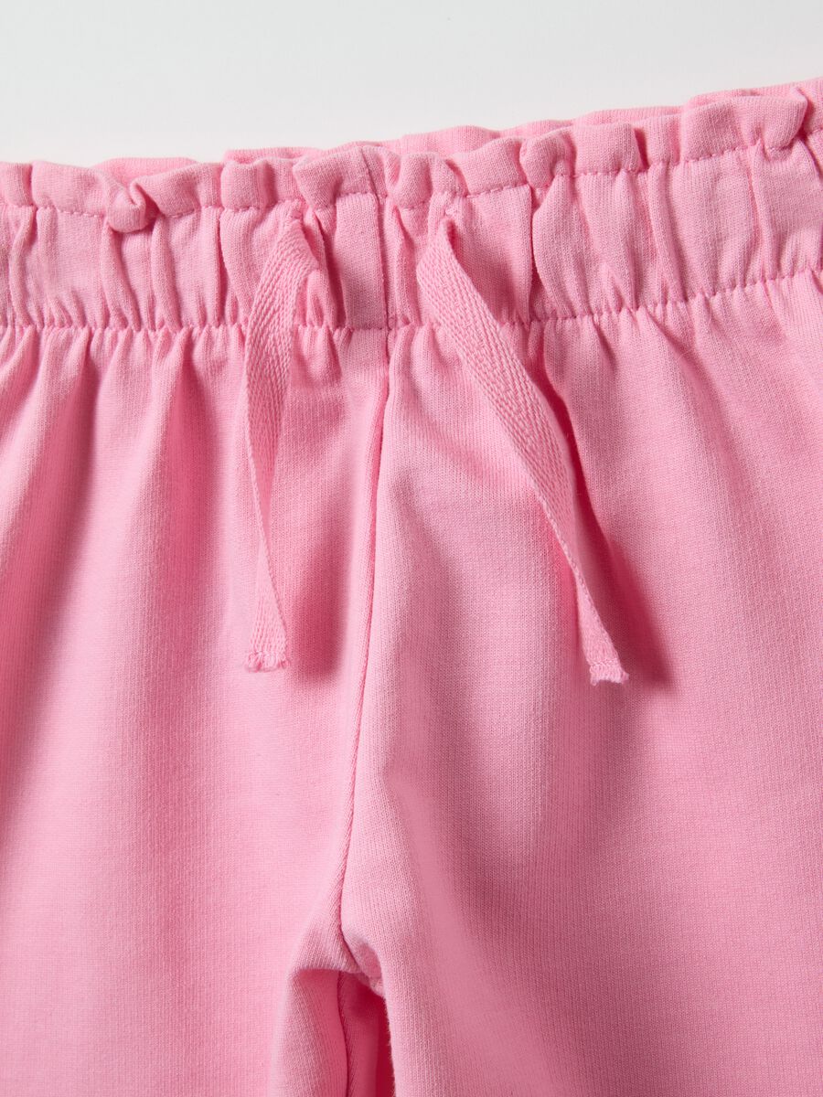 Multicolour cotton blend t-shirt and trousers set for regular fit girls_2
