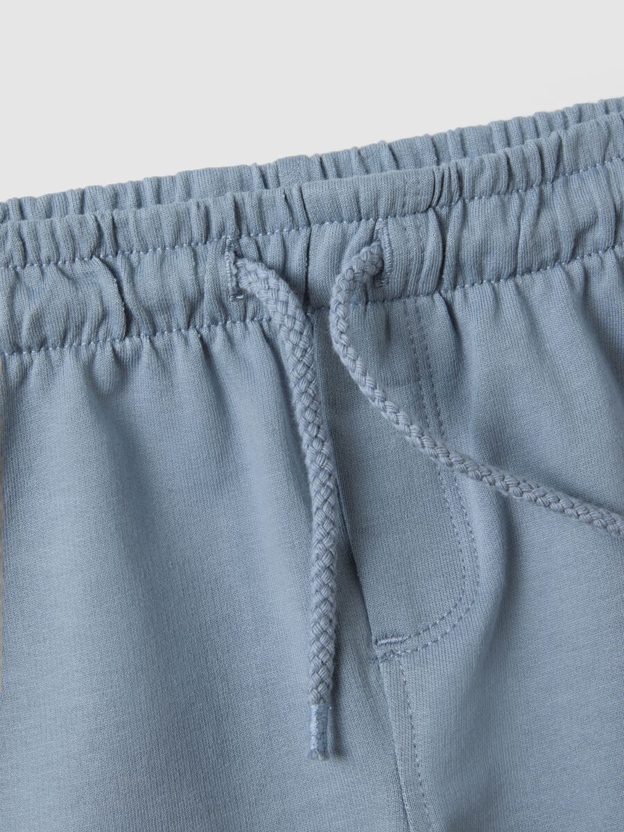Pantaloncini in puro cotone azzurri da bimbo regular fit con macchina_2