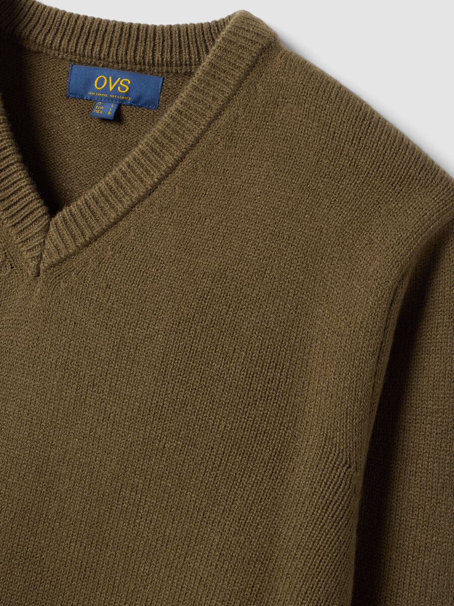 Olive green V-neck regular fit jumper_1