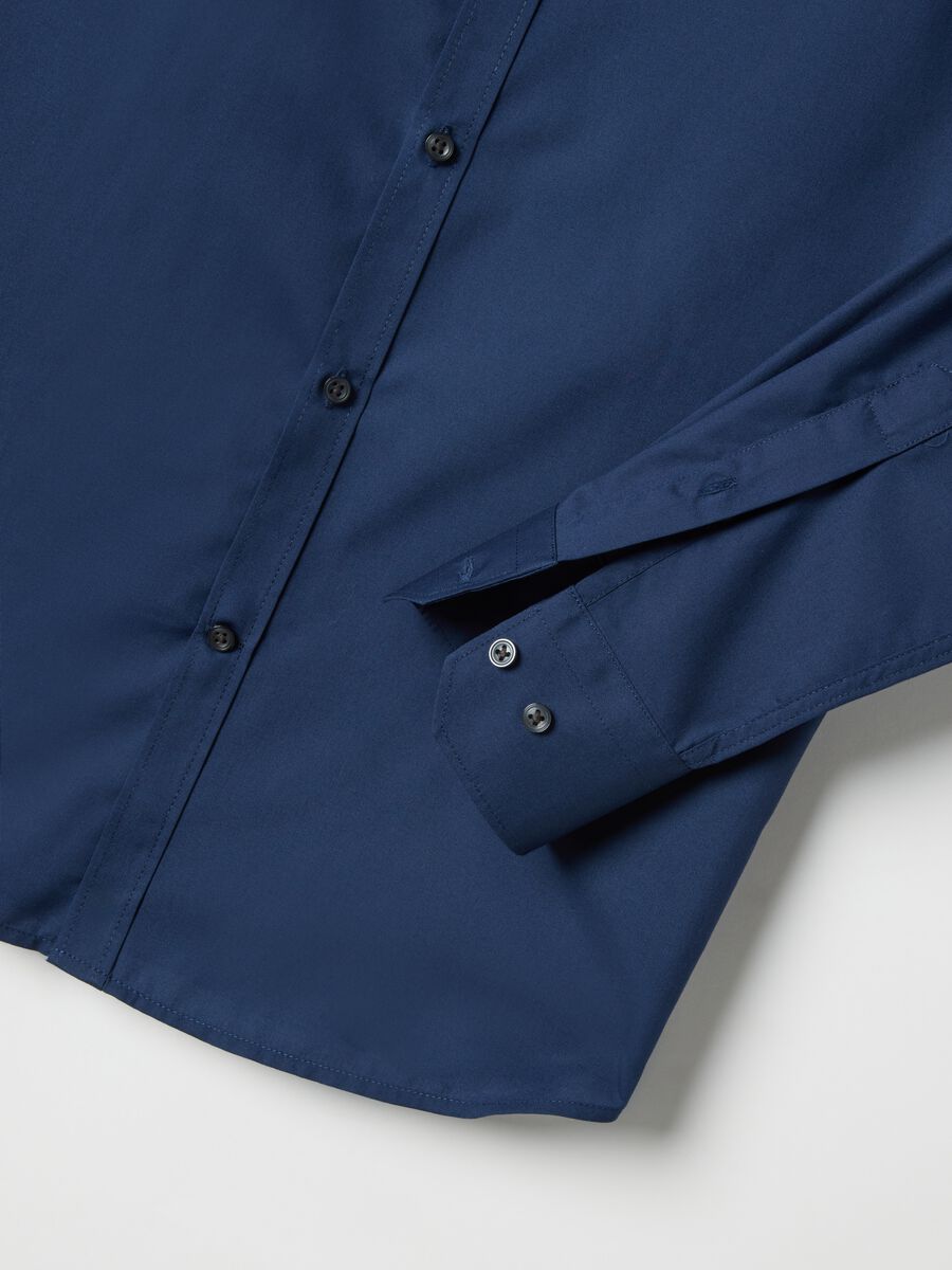 Blue cotton blend slim fit easy iron shirt_5