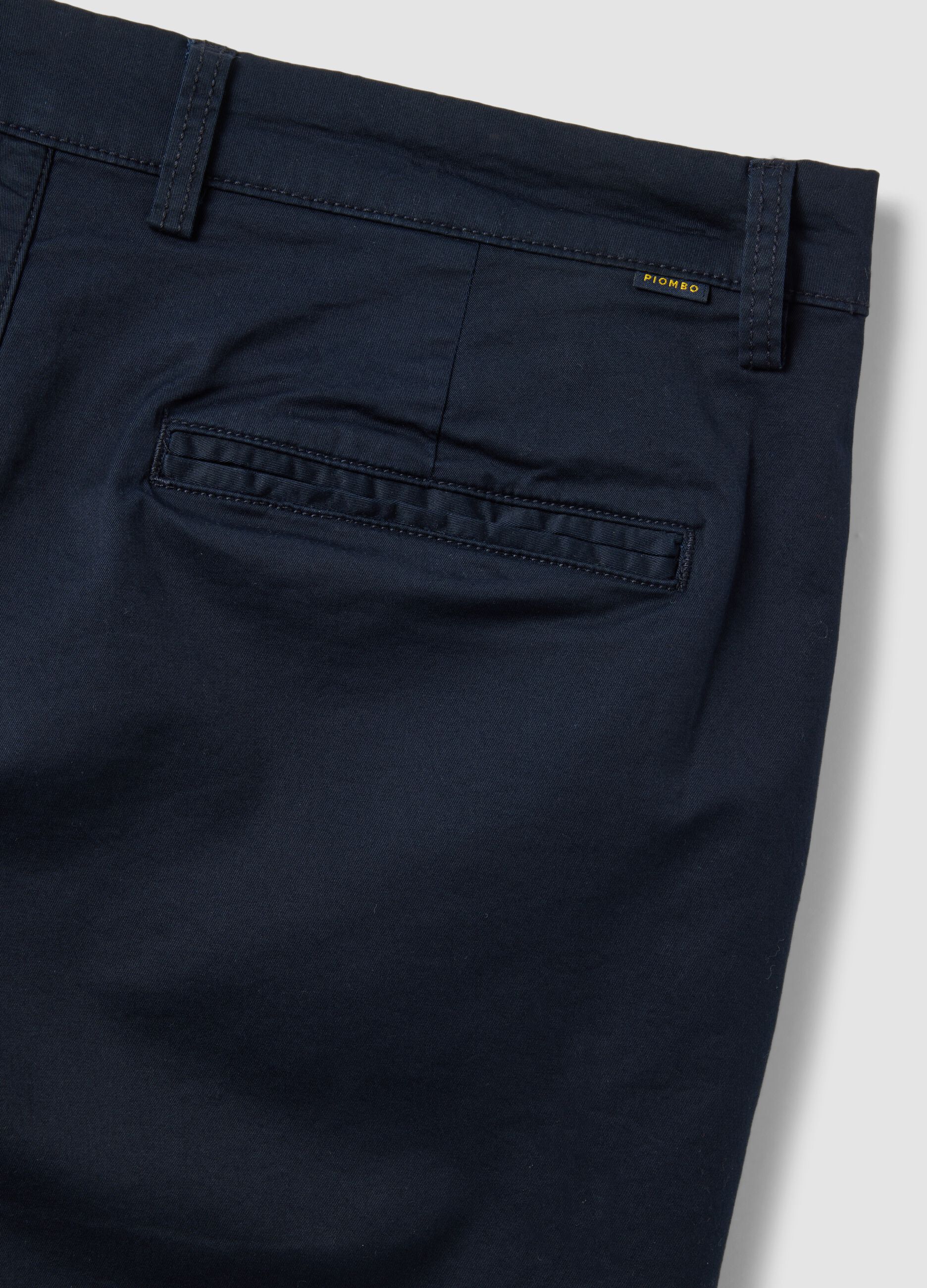 Blue stretch cotton chino shorts, regular fit