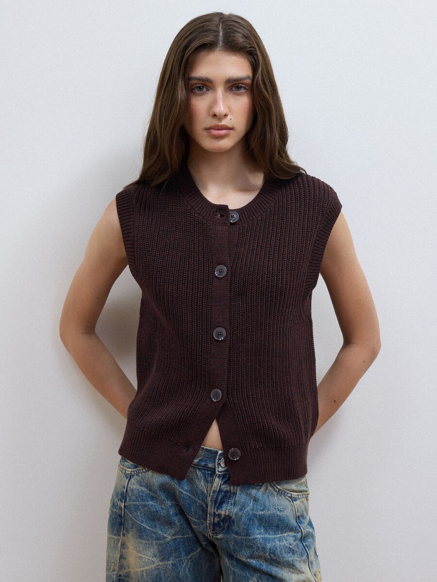 Brown pure cotton knitted vest with crew neck, regular fit_1