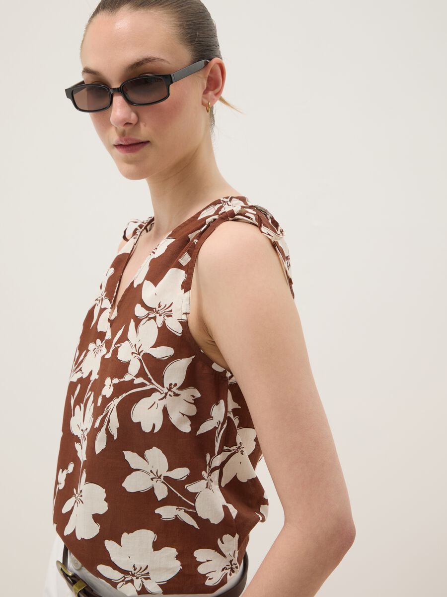 Brown pure cotton V-neck floral print blouse, regular fit_1