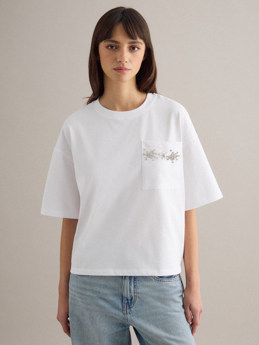 White cotton blend relaxed fit T-shirt with decorative pocket_0