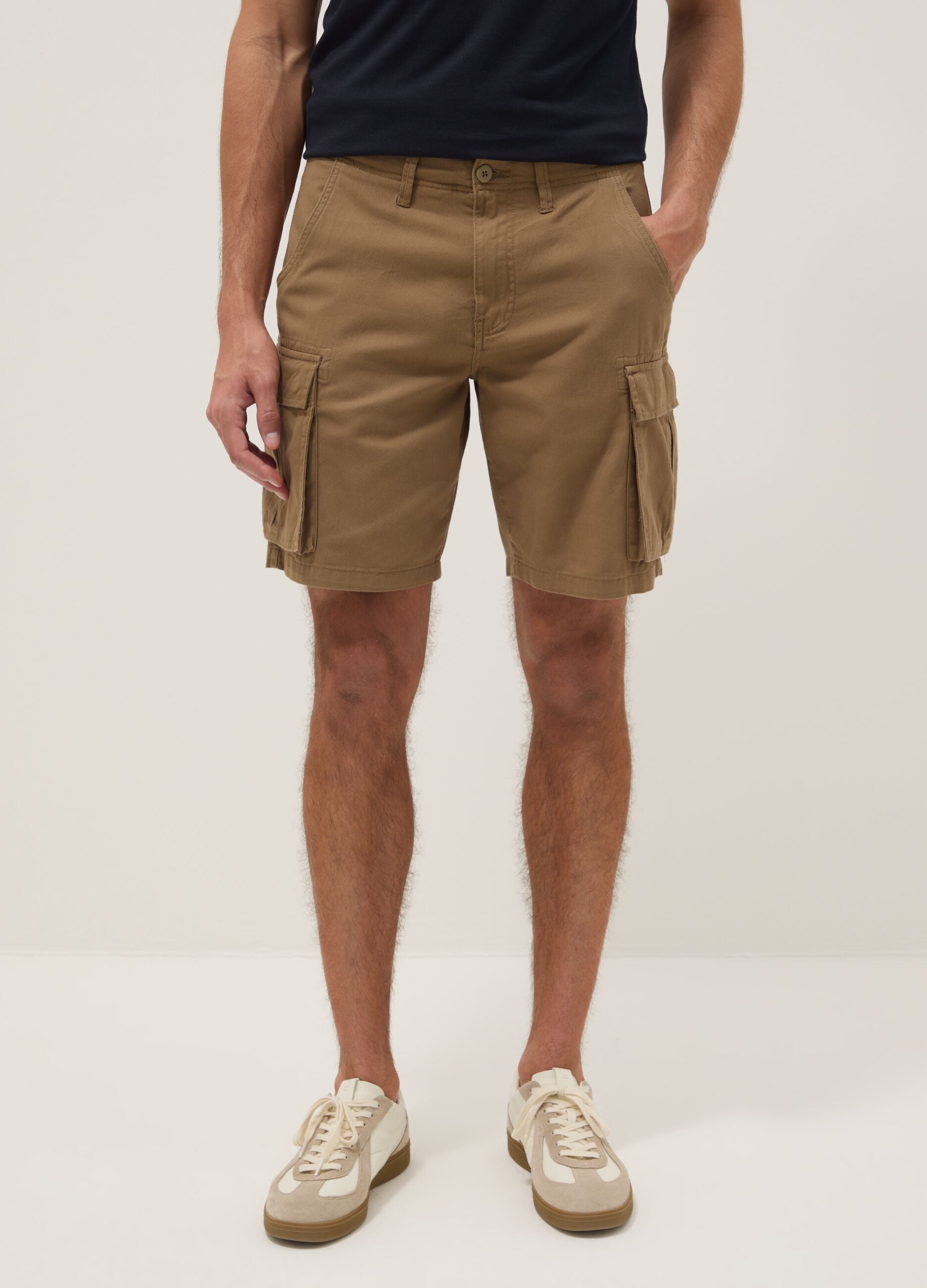 Brown pure cotton regular-fit cargo shorts