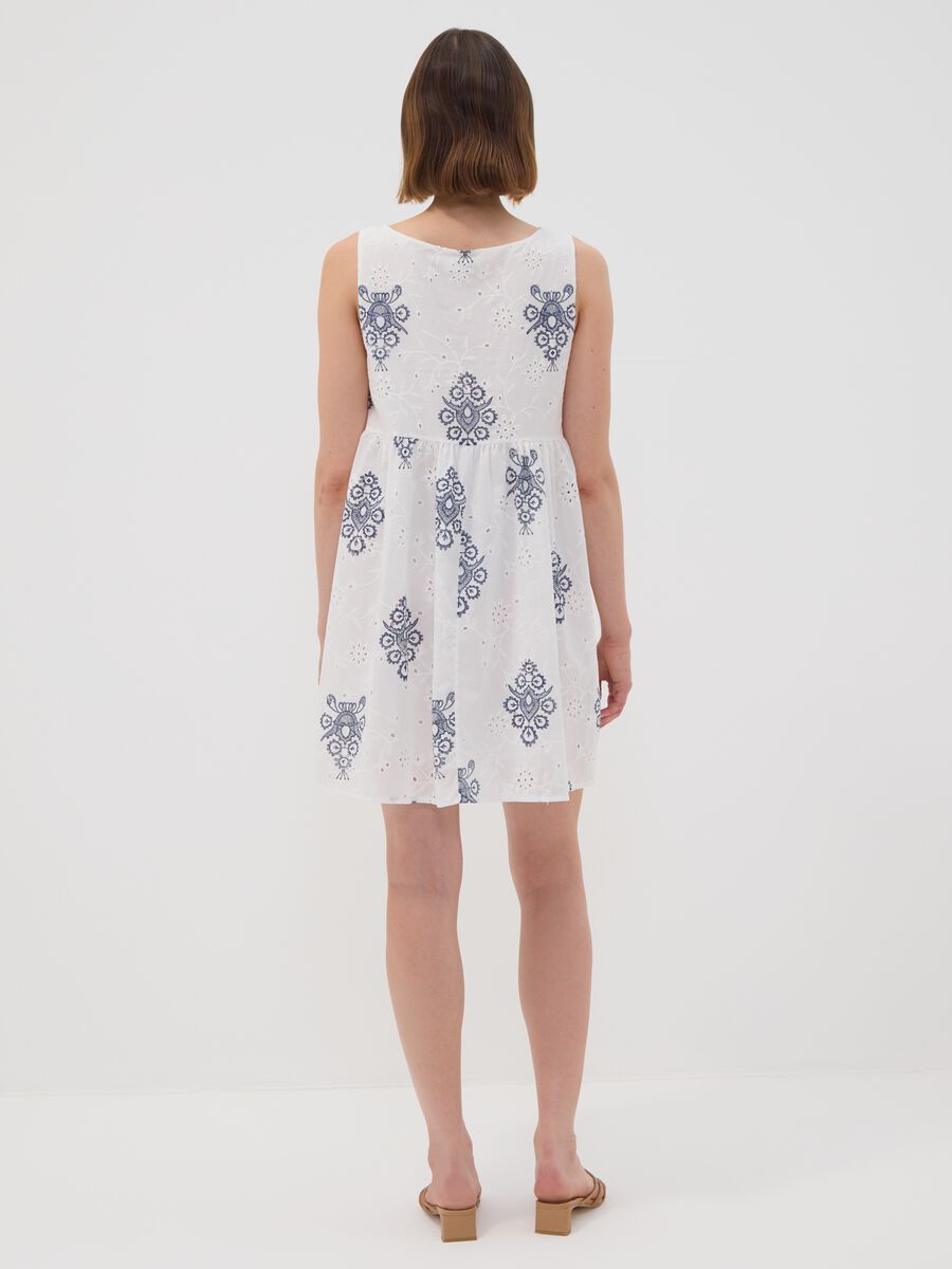 White broderie anglaise pure cotton dress with blue embroidery, regular fit_2