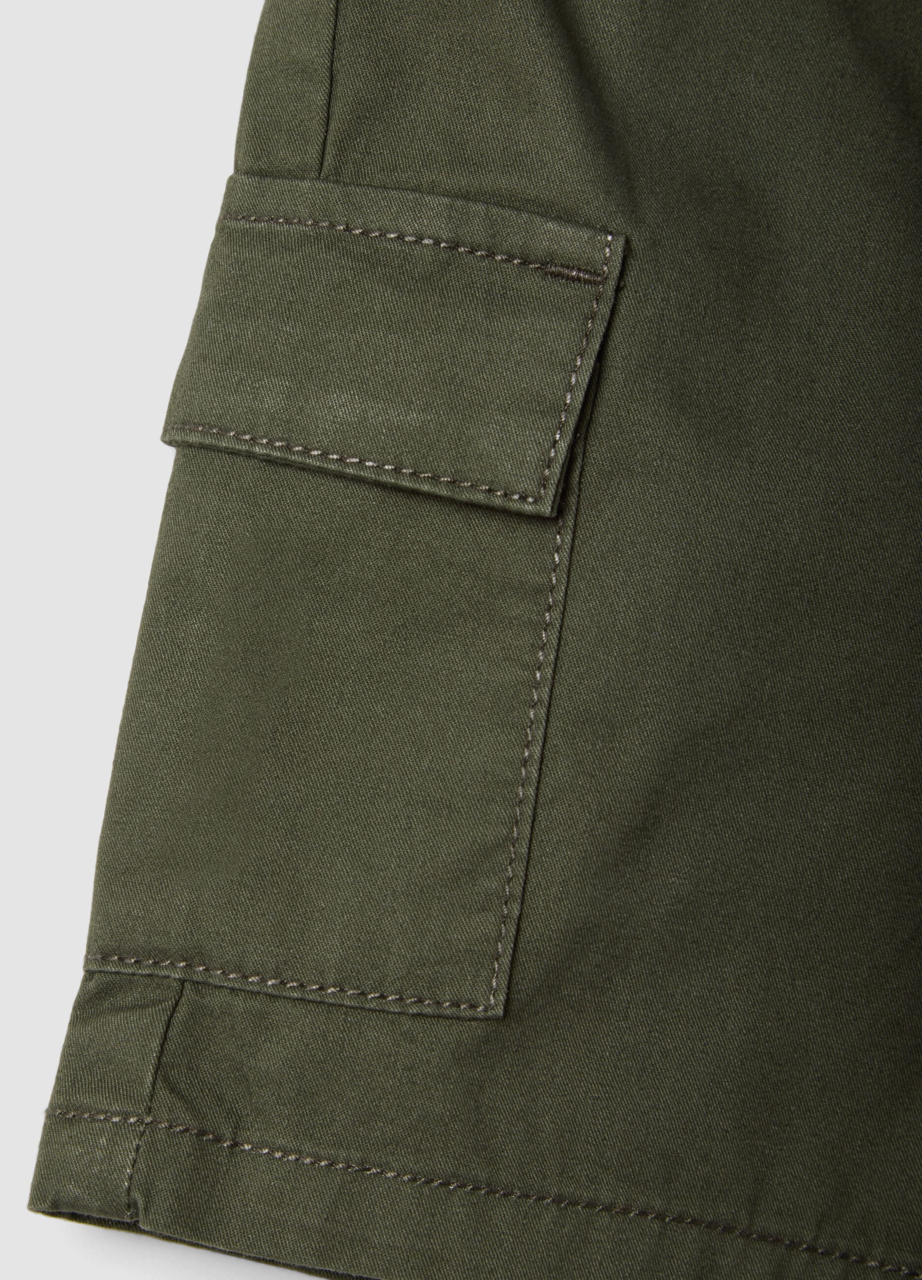 Green pure cotton cargo shorts for boys, regular fit