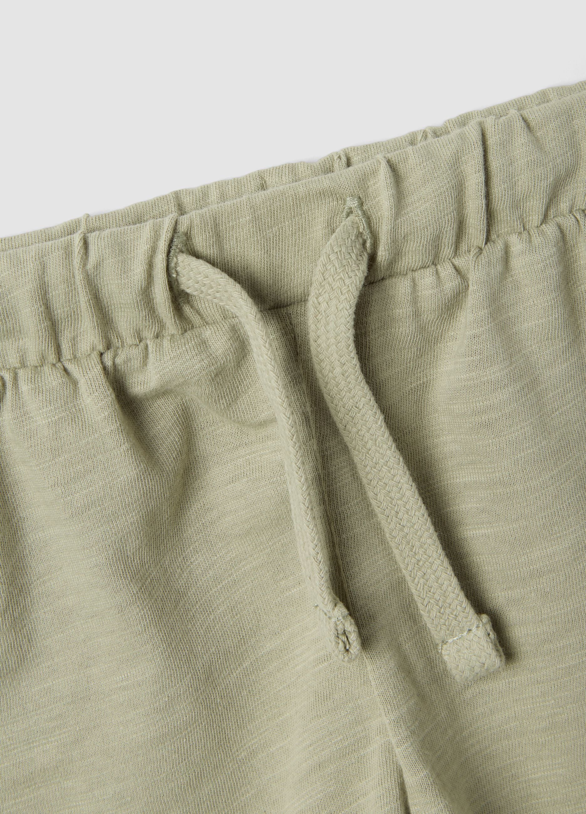 White organic cotton set with T-shirt and shorts