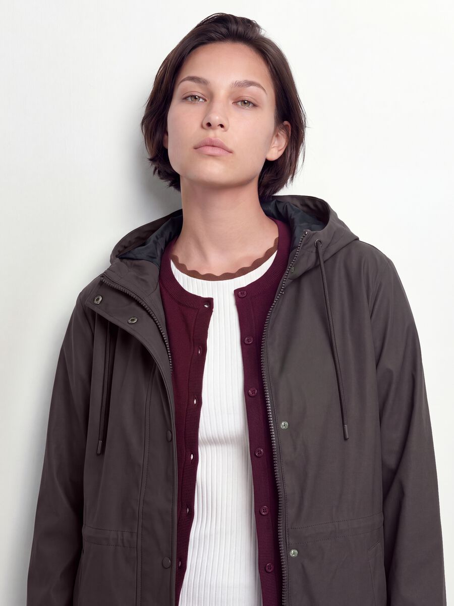 Purple rain jacket with hood, zip and popper fastening, regular fit_0