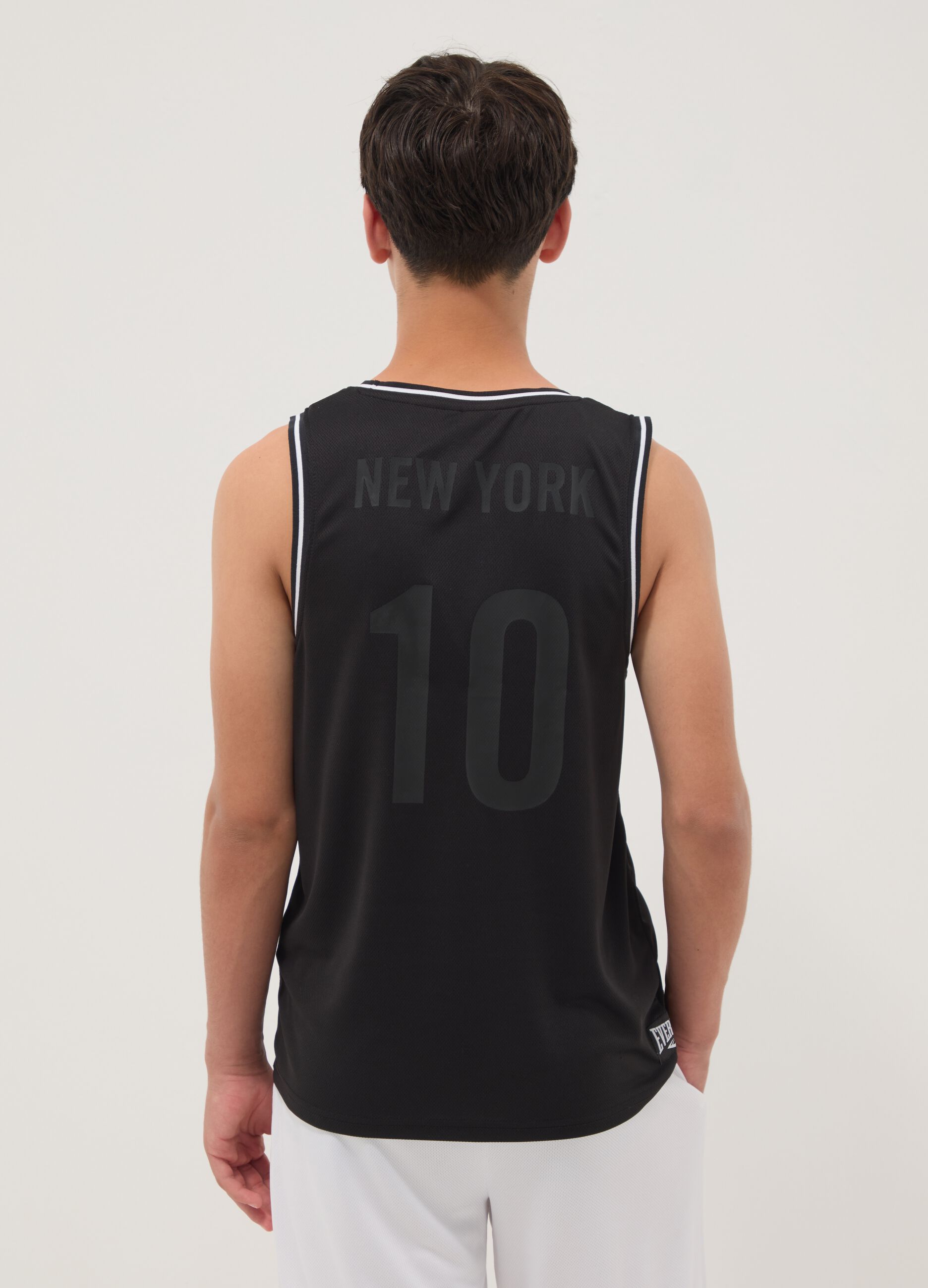 Black regular-fit boys&rsquo; vest with contrast trims, oversized style